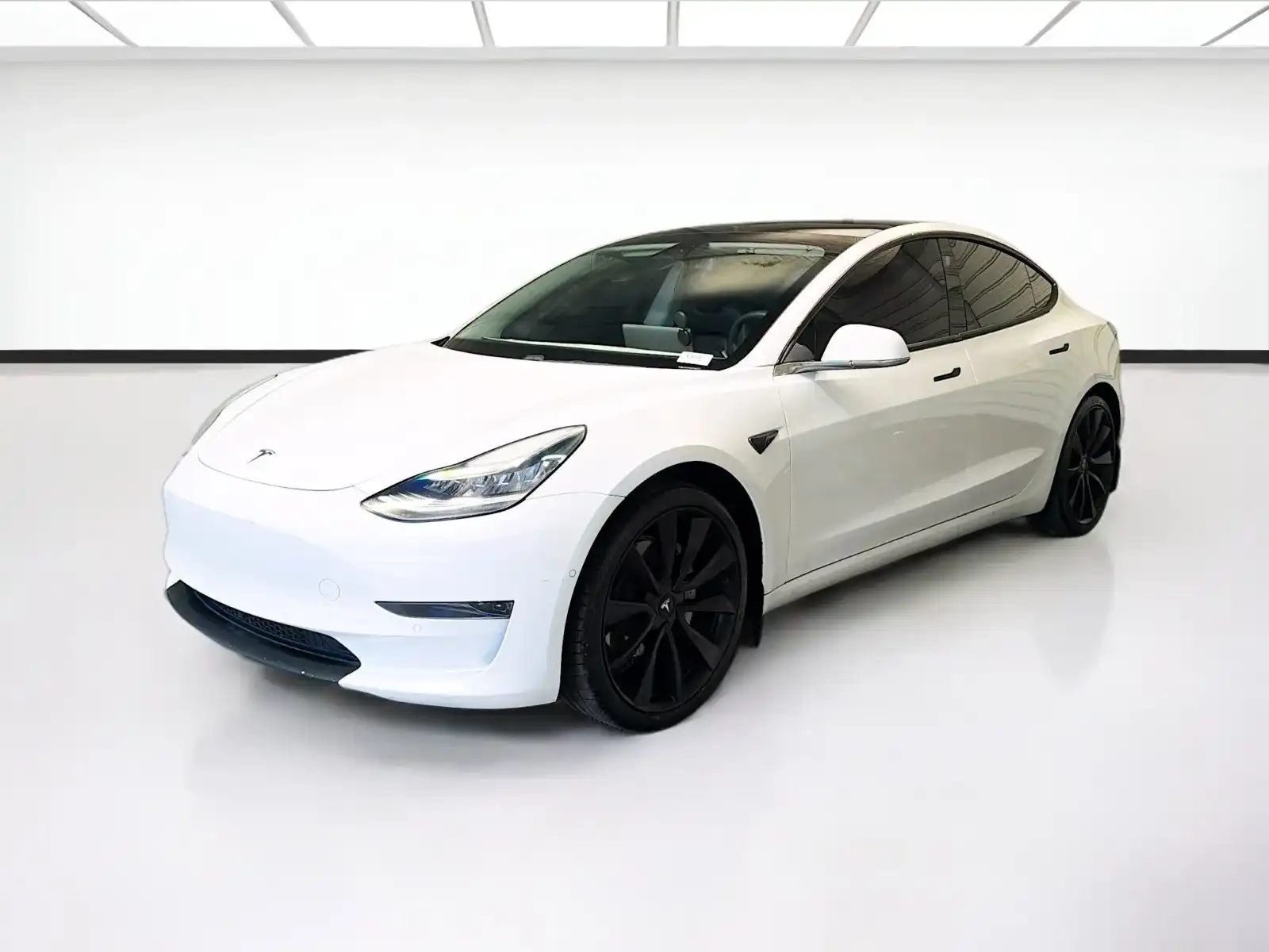 2020 Tesla Model 3 Standard Range Plus's photo