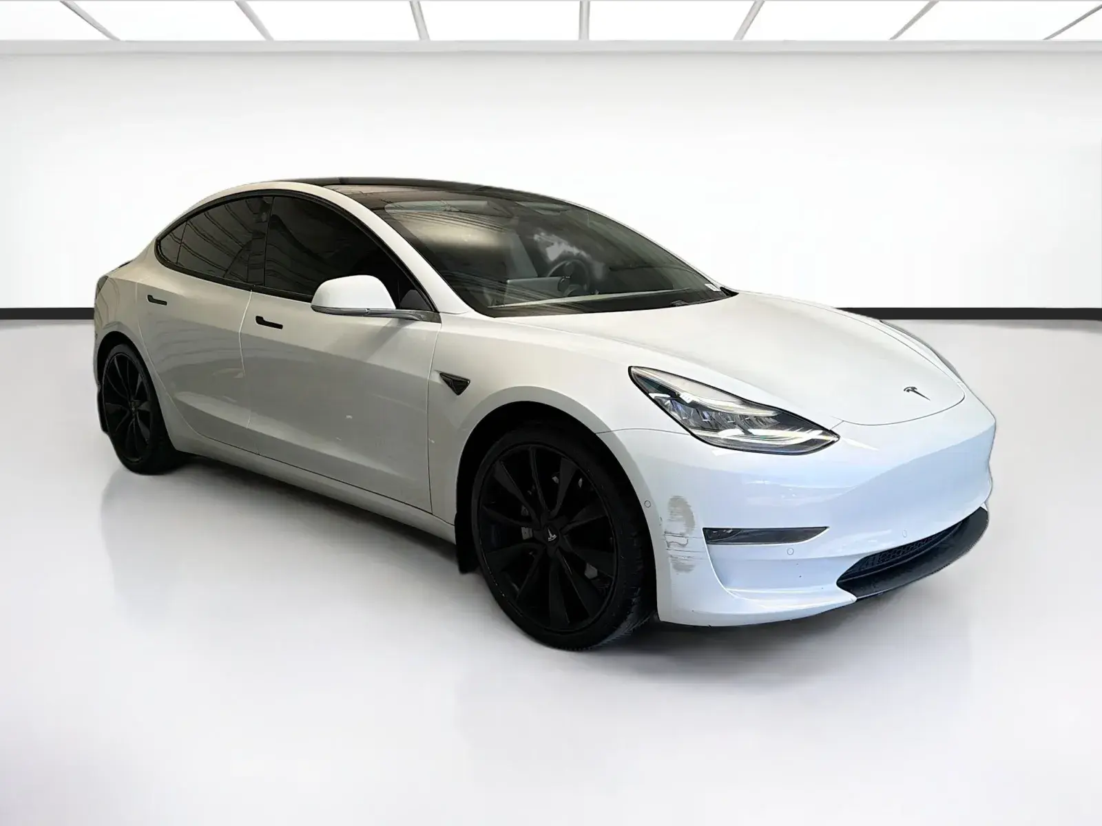 2020 Tesla Model 3 Standard Range Plus photo 3