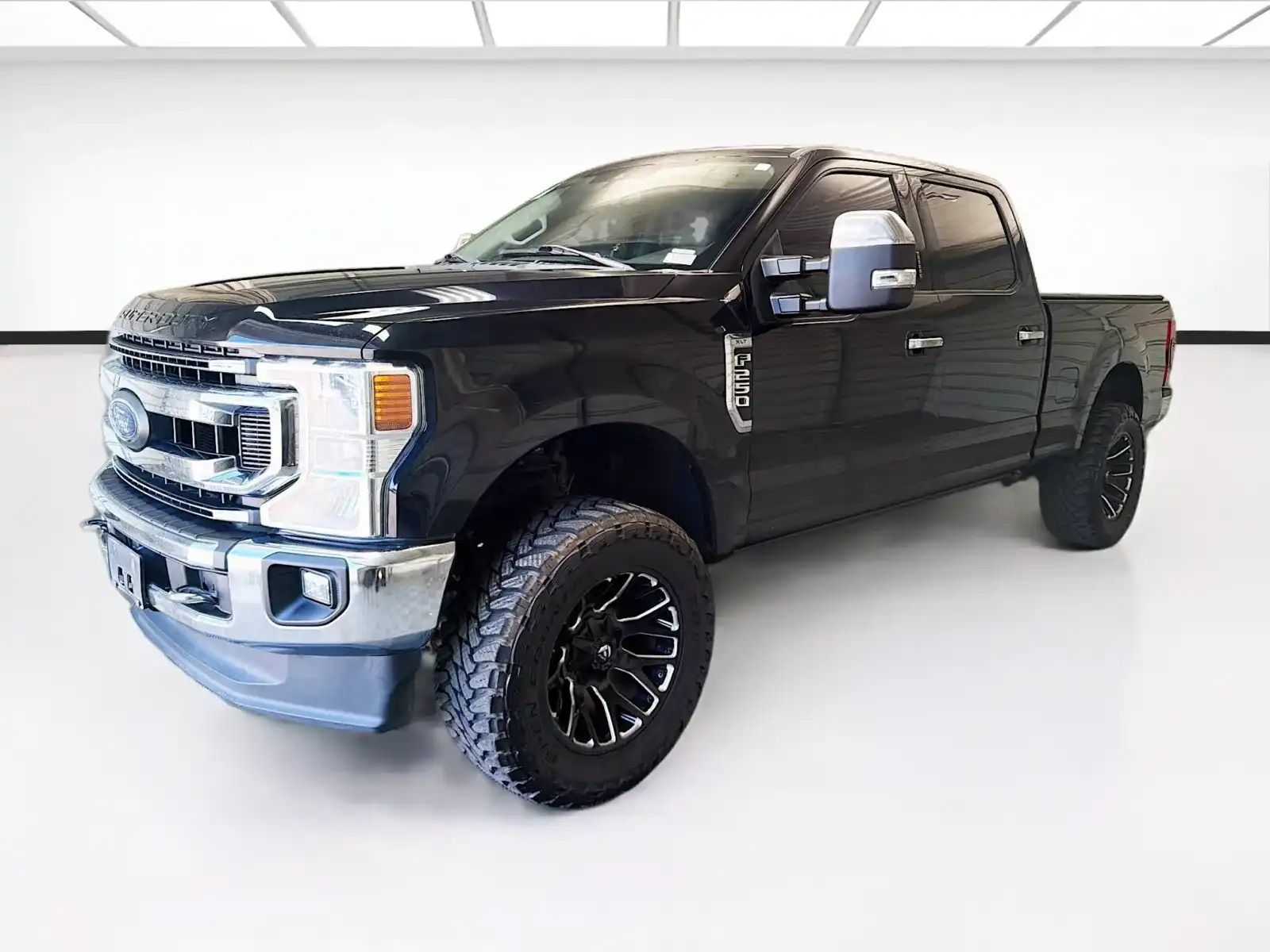 2020 Ford F-250 XLT 4x4 Crew Cab 6-3/4' Box's photo