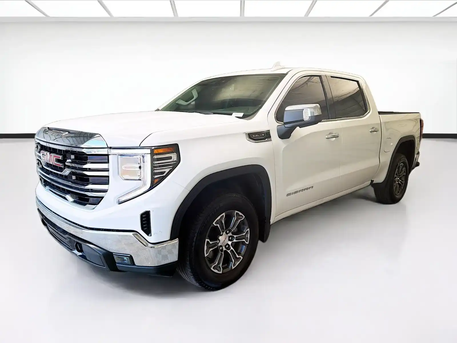 2025 GMC Sierra 2WD Crew Cab Short Box SLT's photo
