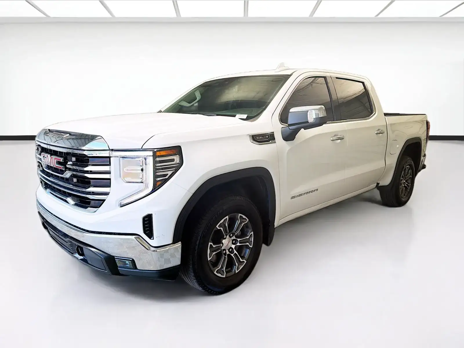 2025 GMC Sierra 2WD Crew Cab Short Box SLT's photo