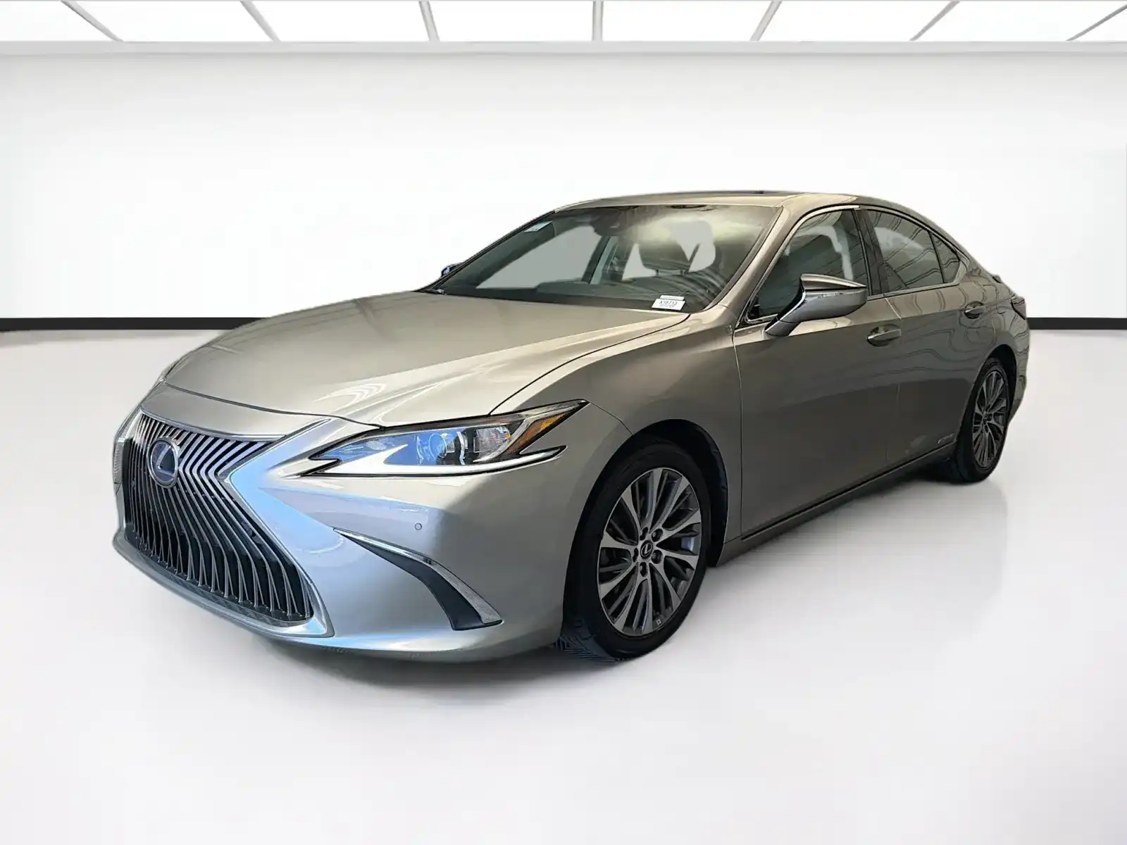 2020 Lexus ES 300h 300h's photo