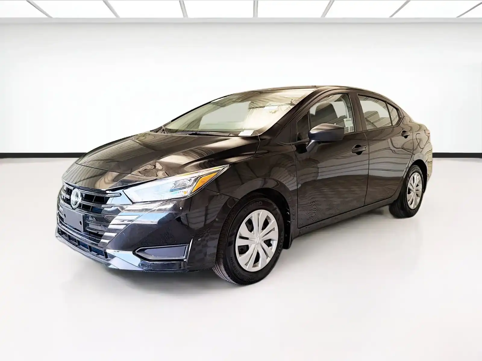 2025 Nissan Versa 1.6 S CVT's photo