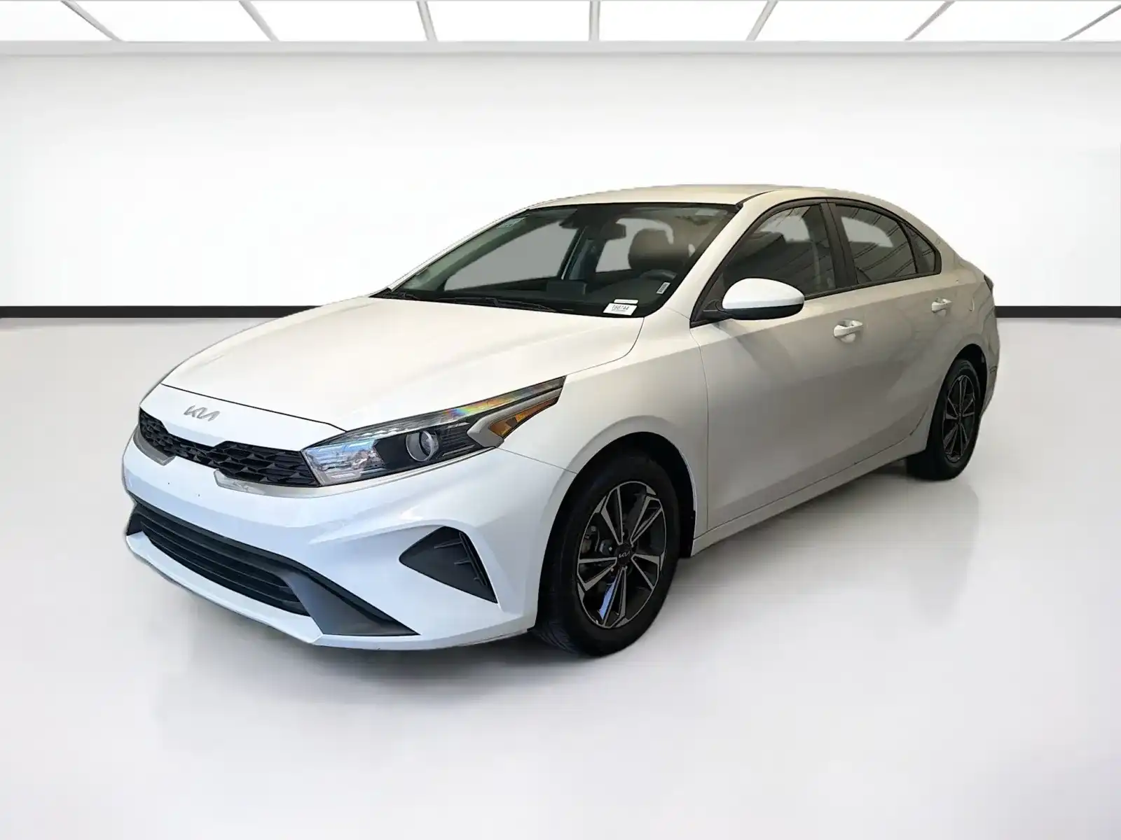 2023 Kia Forte LXS AT's photo