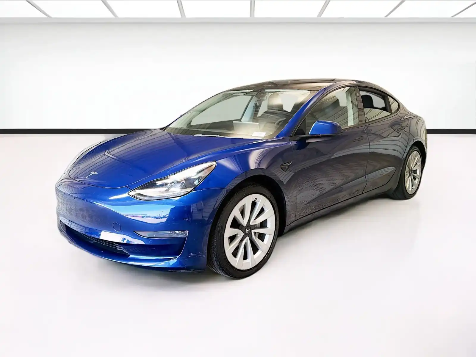 2022 Tesla Model 3 Standard Range Plus's photo