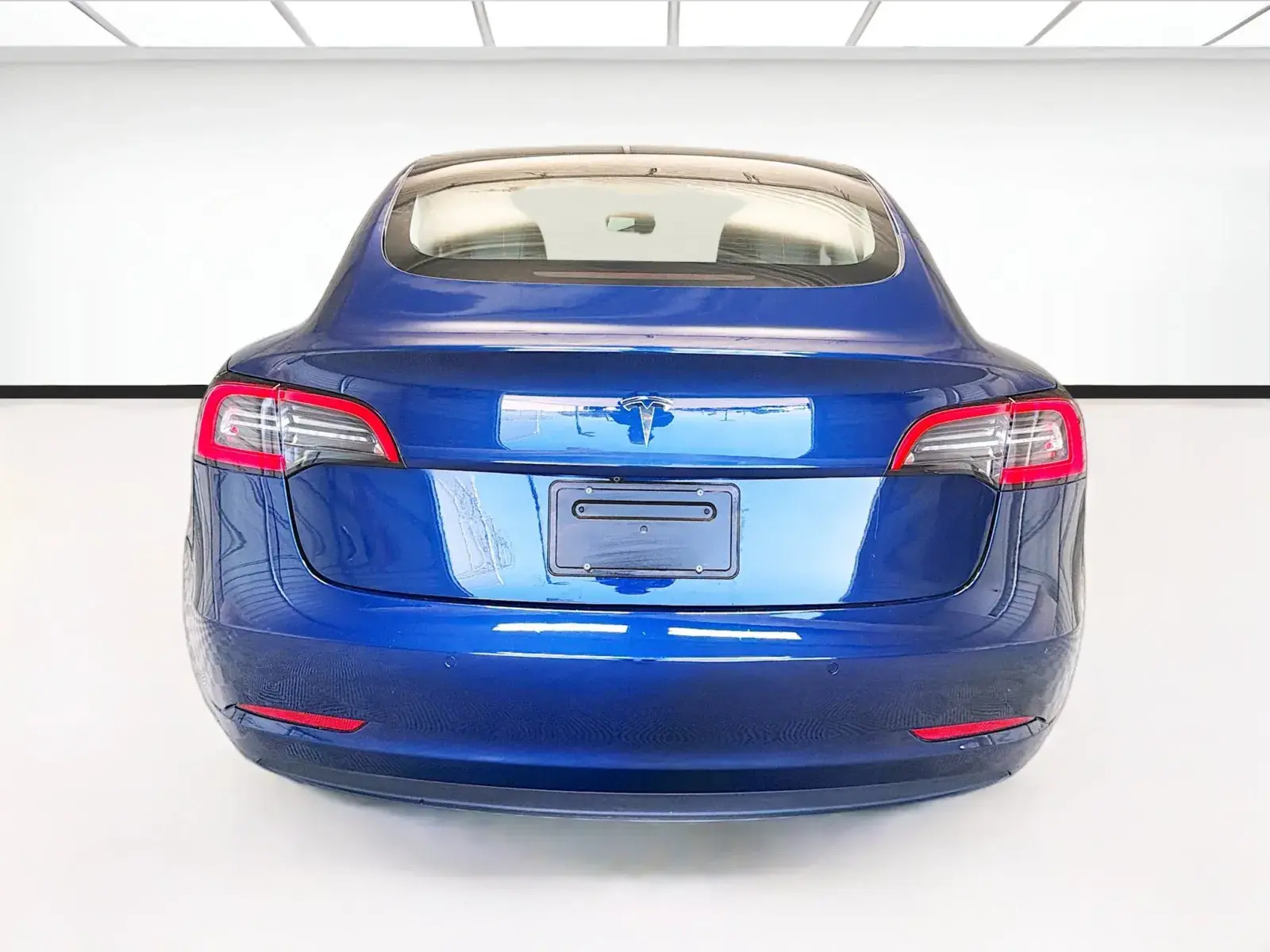 2022 Tesla Model 3 Standard Range Plus photo 5