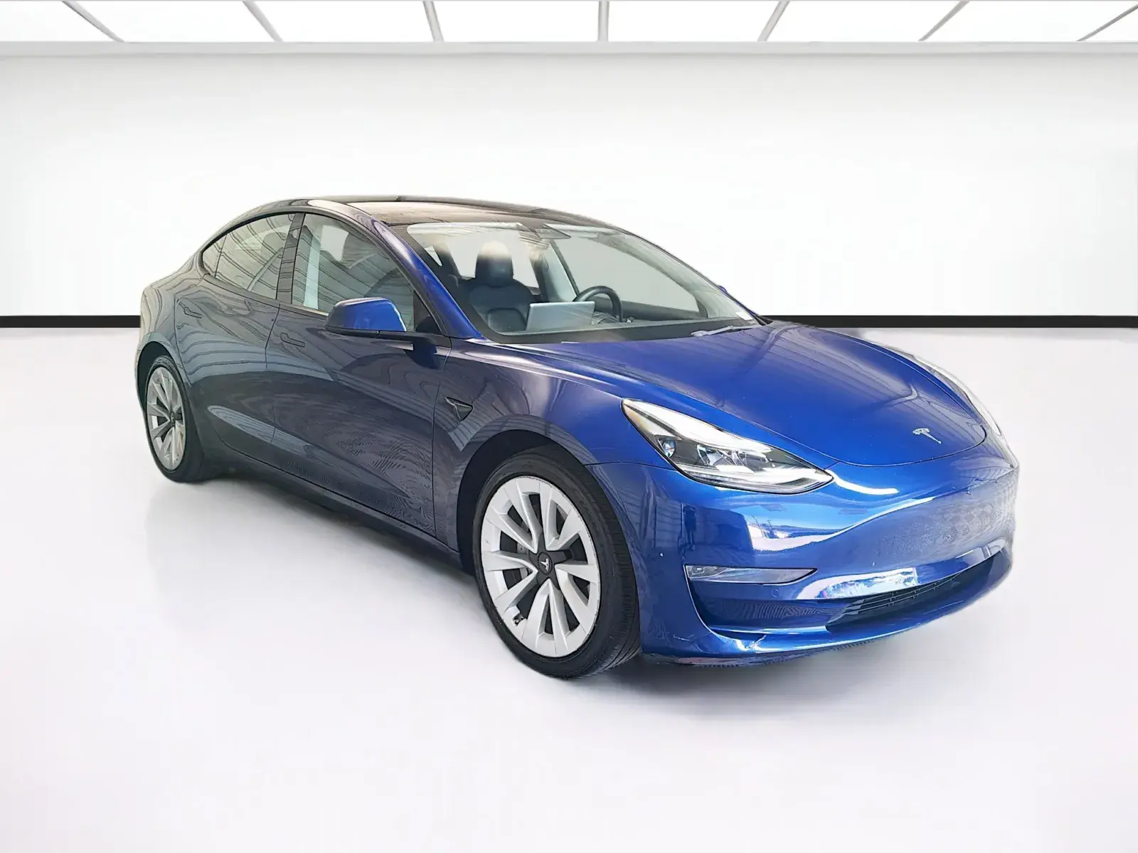 2022 Tesla Model 3 Standard Range Plus photo 3