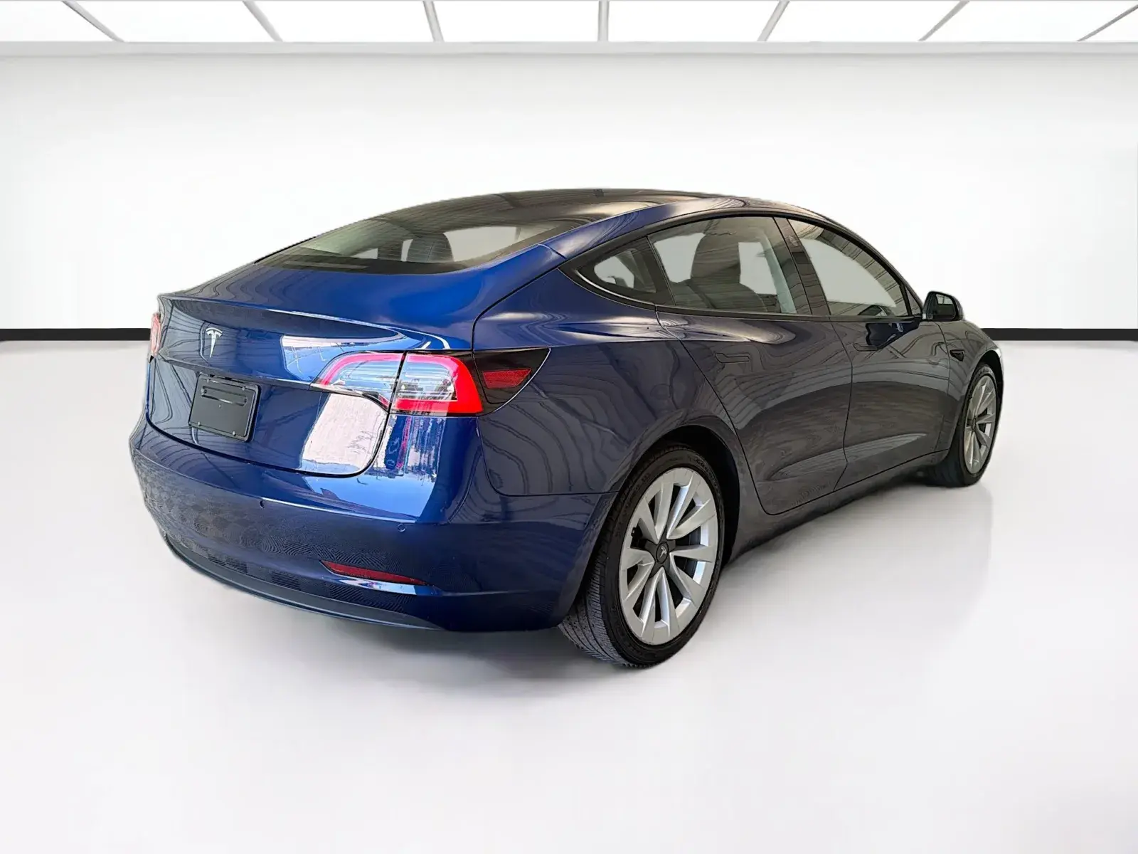 2022 Tesla Model 3 Standard Range Plus photo 4