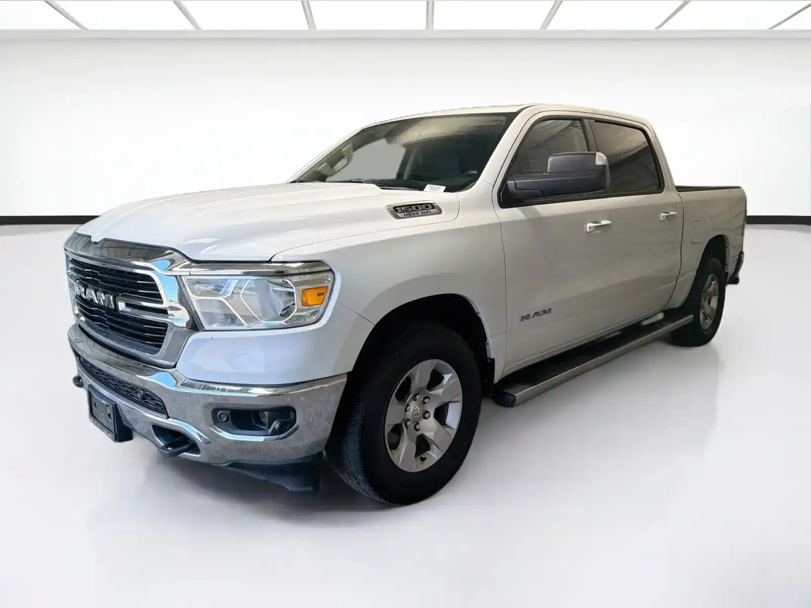 2020 RAM 1500 Big Horn/Lone Star 4x4 Crew Cab 5'7's photo