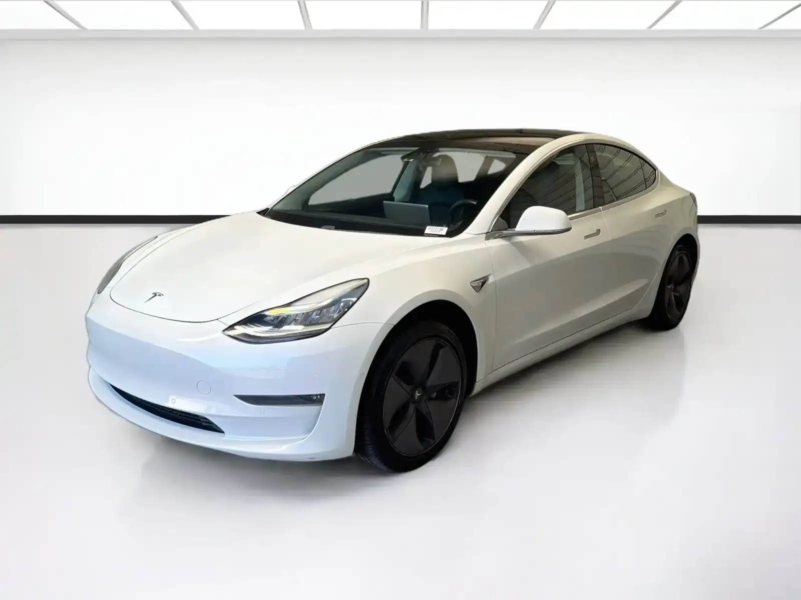 2019 Tesla Model 3 Standard Range Plus's photo