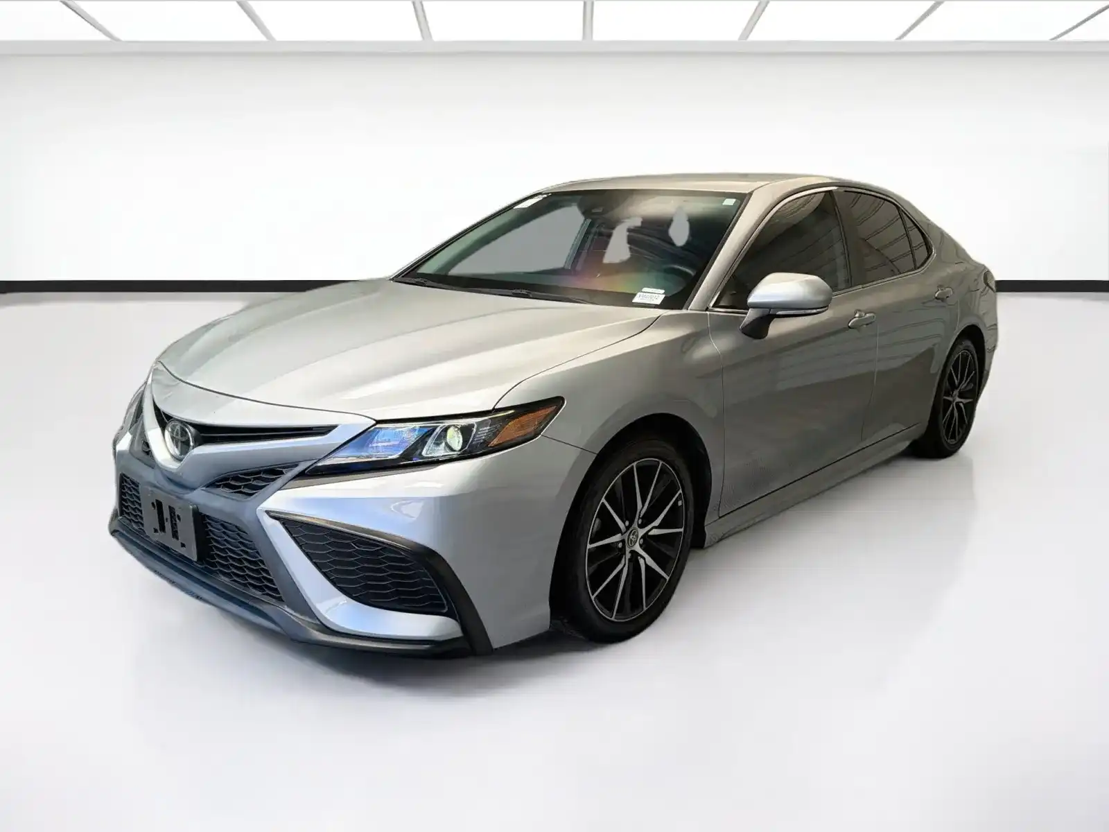 2022 Toyota Camry SE's photo