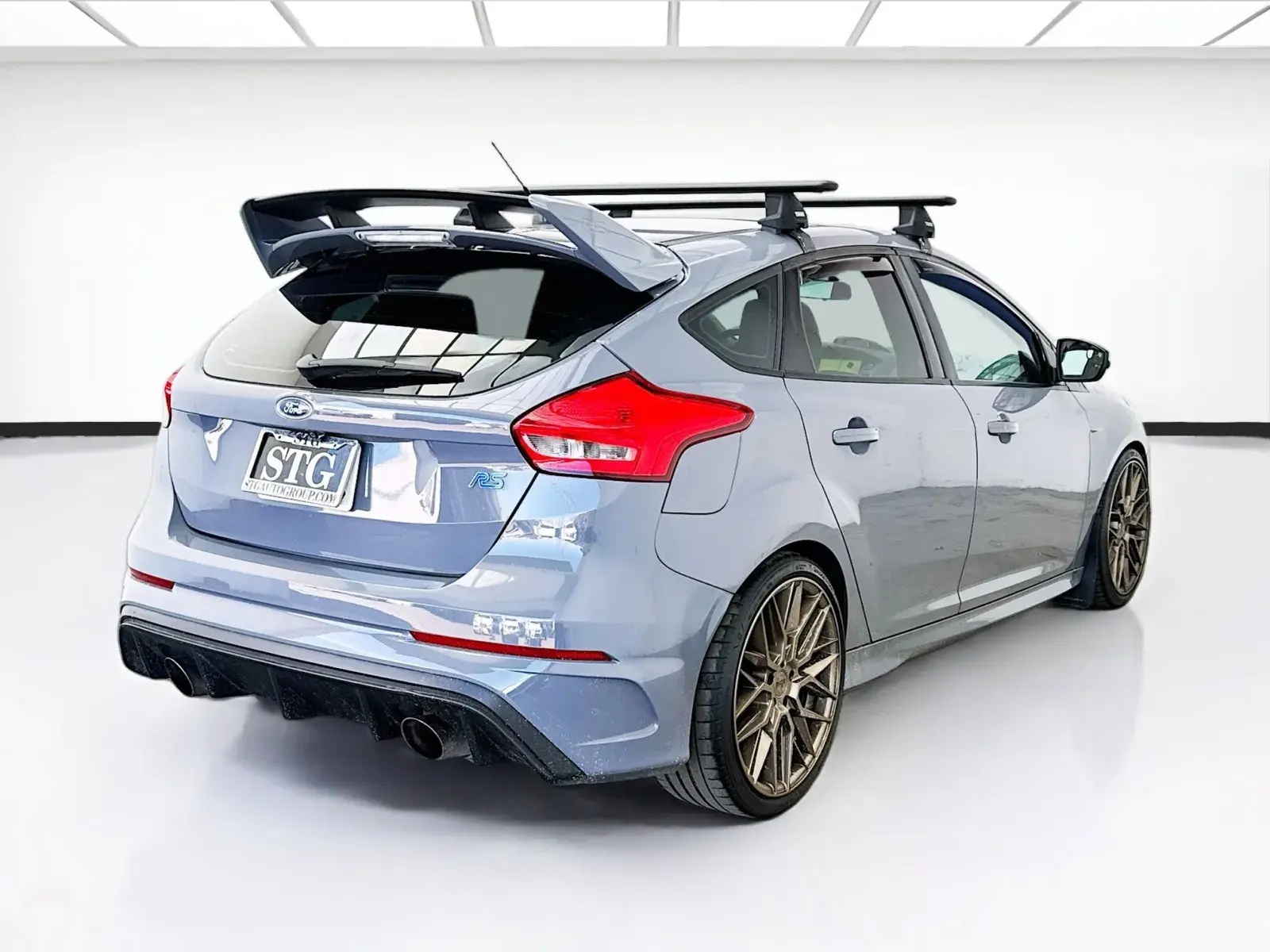 2016 Ford Focus 5 Door Hatch RS photo 4