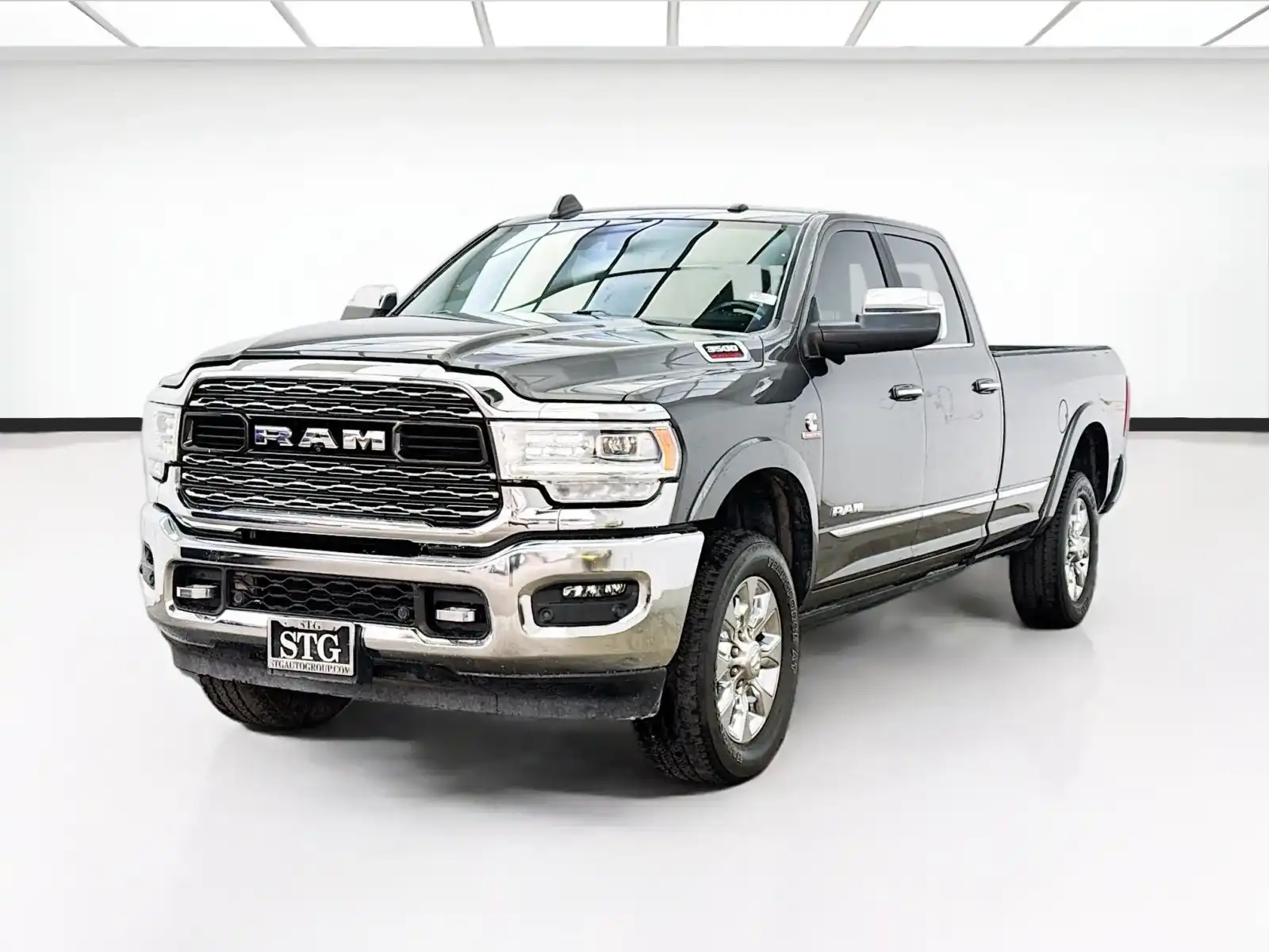2022 RAM 3500 Limited 4X4 Crew Cab LWB's photo