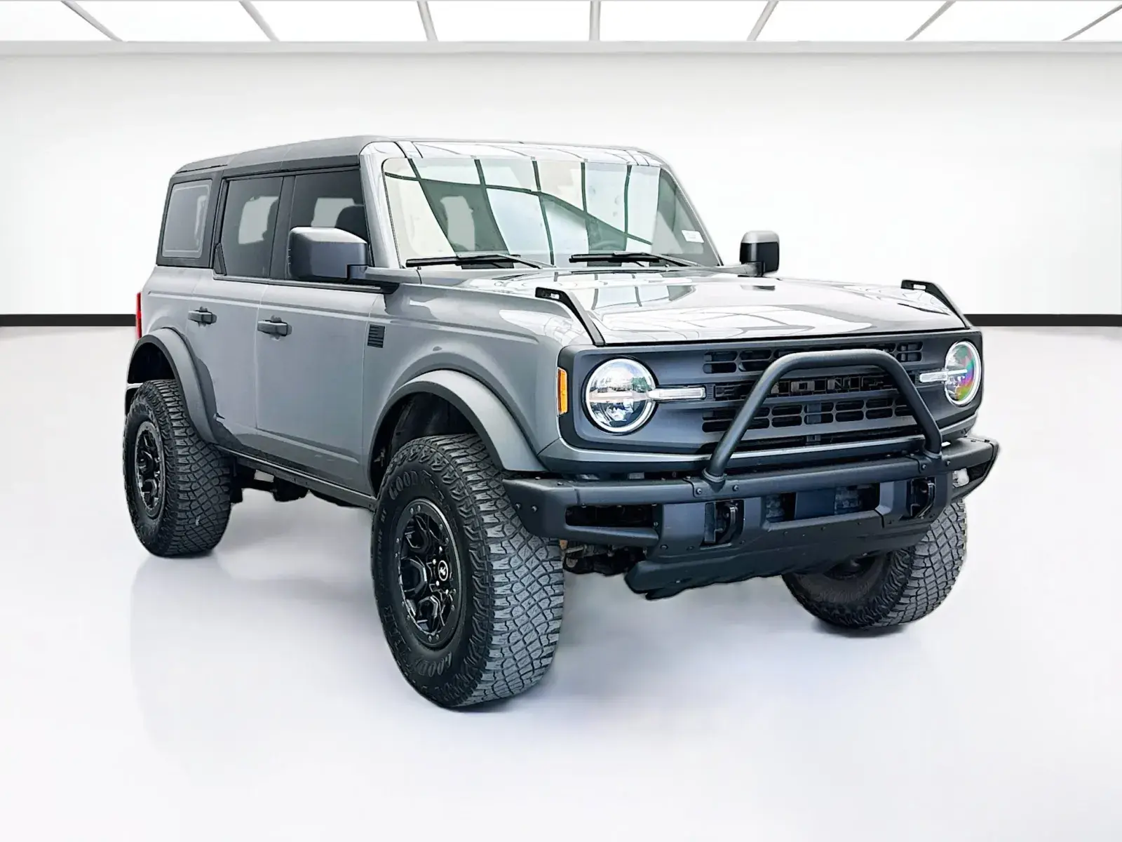 2023 Ford Bronco Base Advanced 4x4 photo 3