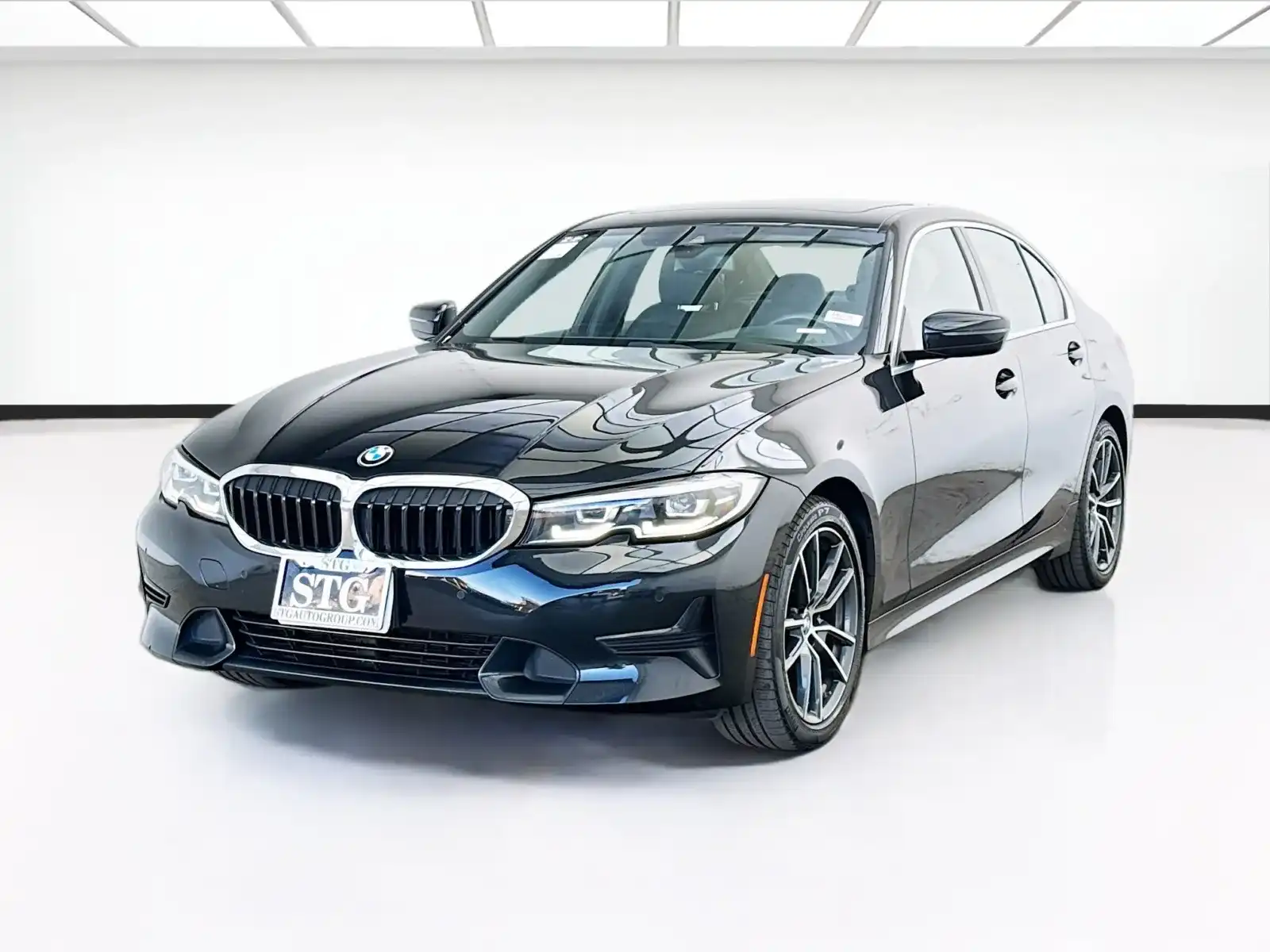 2019 BMW 3 Series 330i Sedan's photo