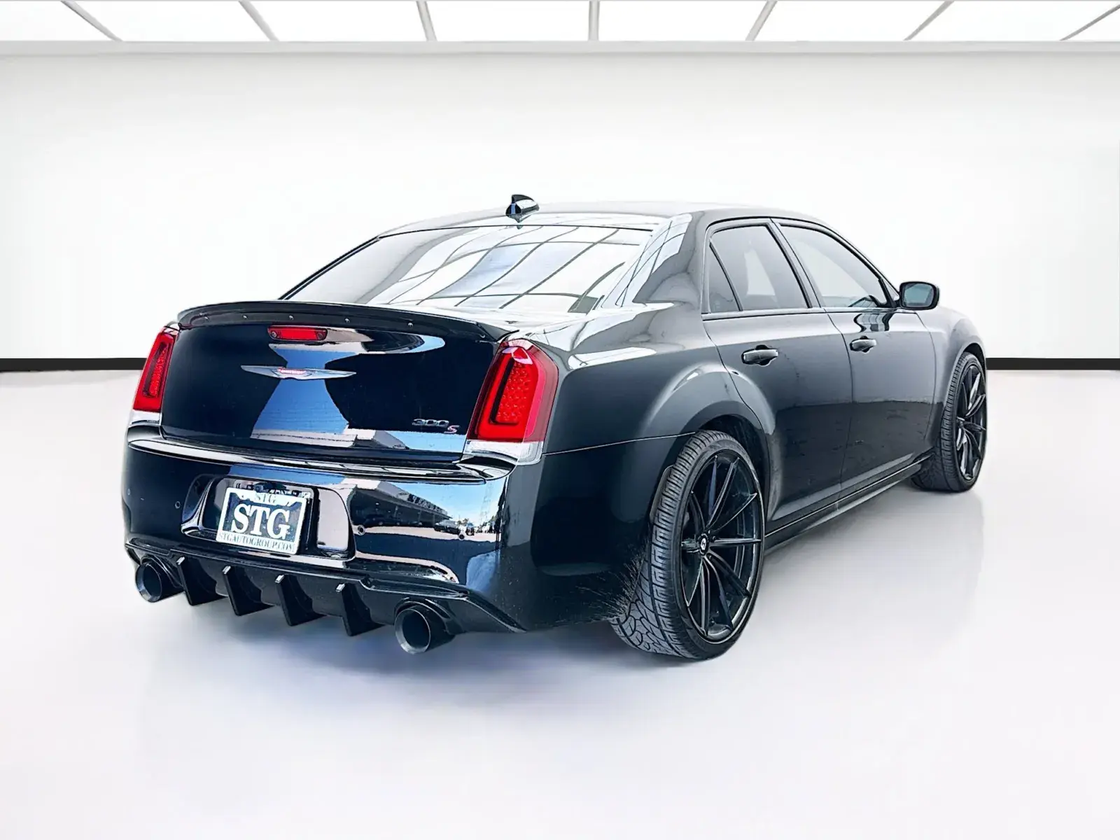 2023 Chrysler 300 S photo 4