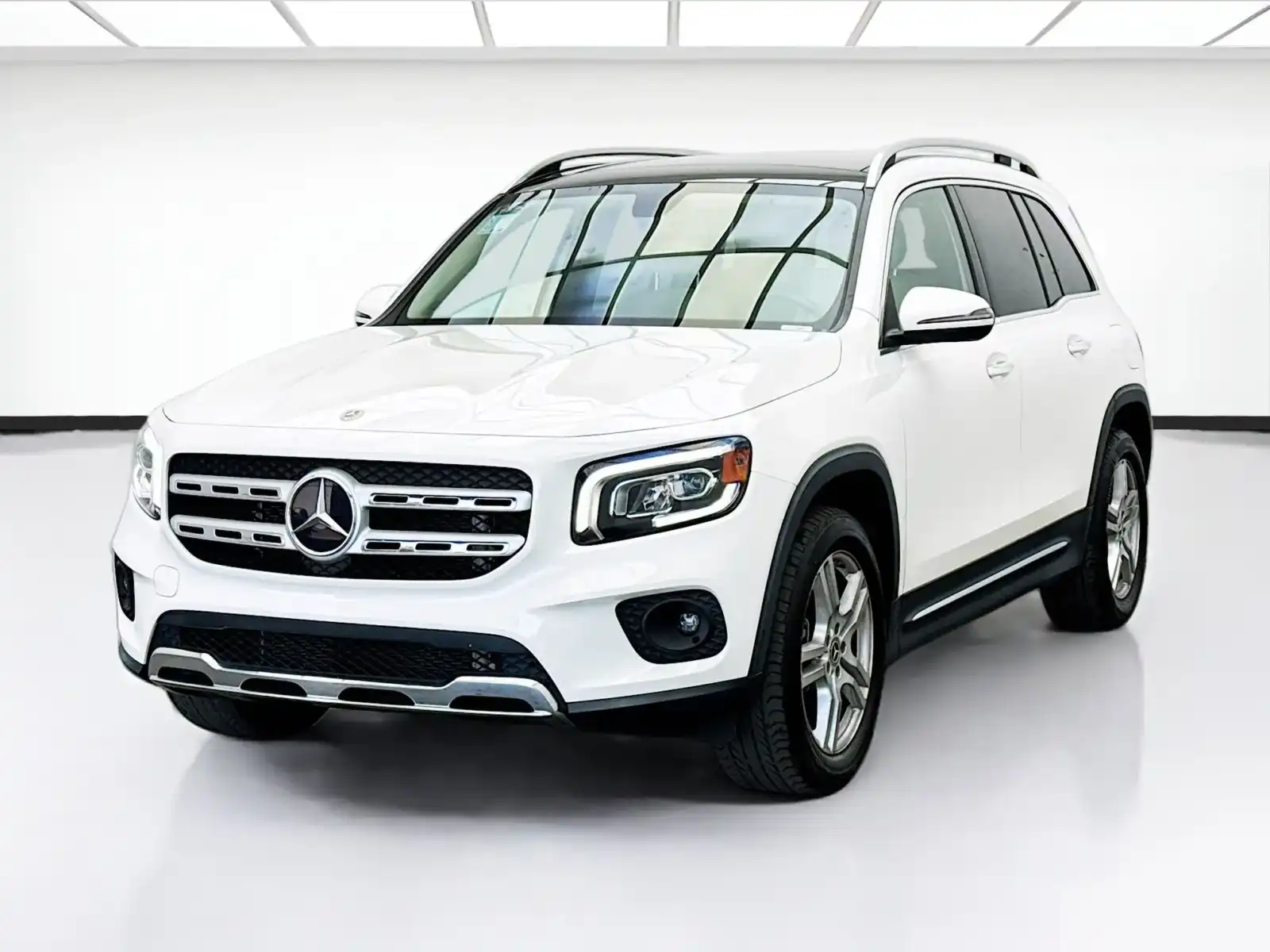 2023 Mercedes-Benz GLB GLB 250's photo