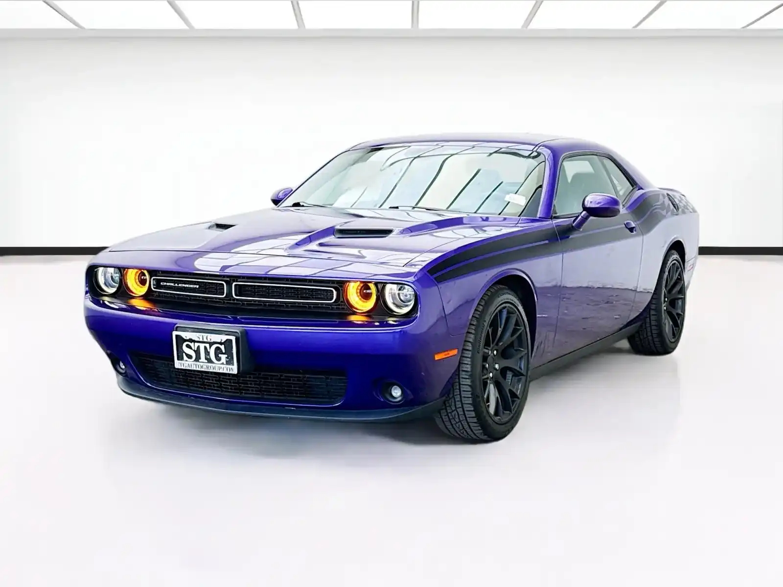 2016 Dodge Challenger SXT Plus's photo