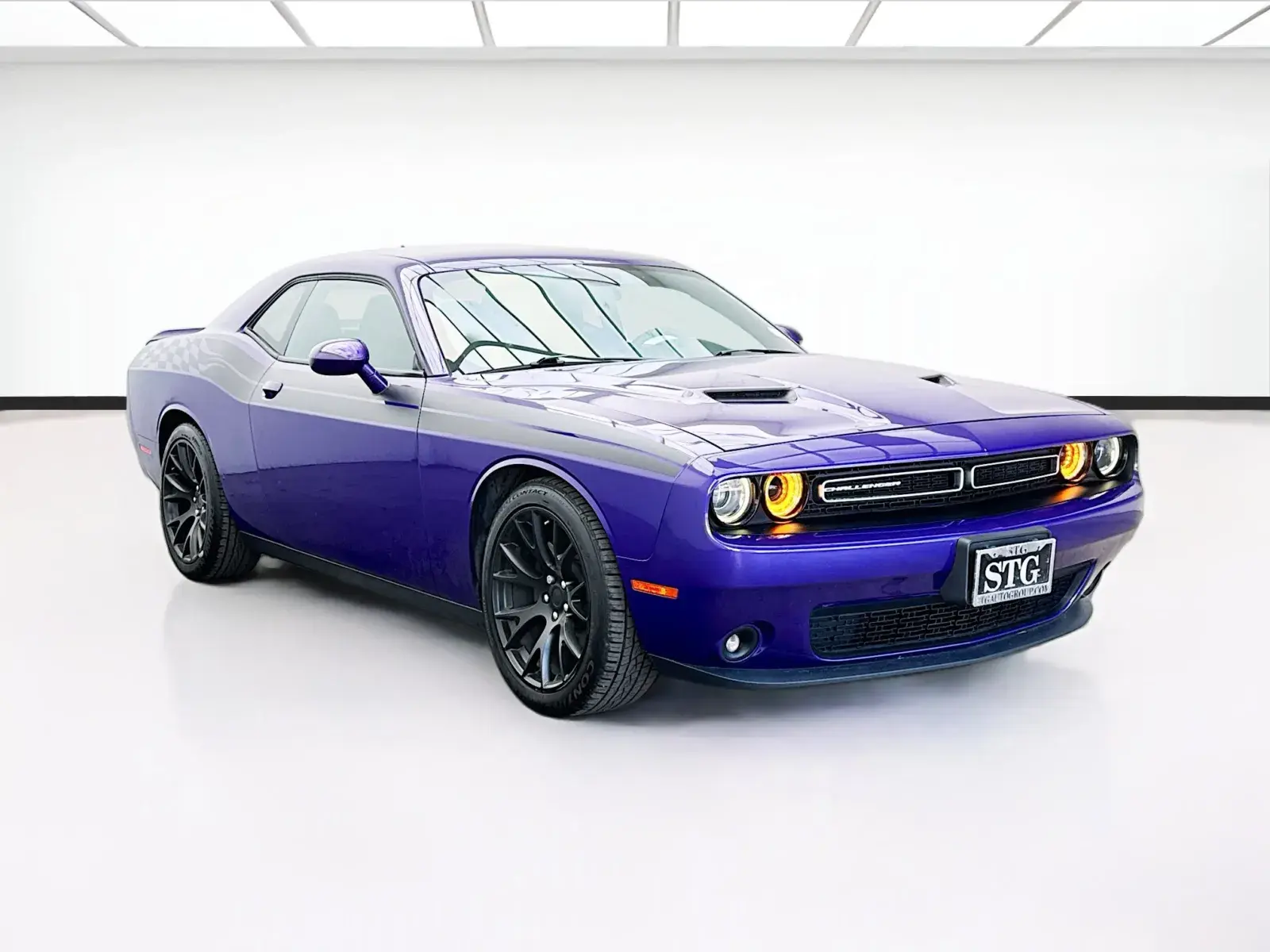 2016 Dodge Challenger SXT Plus photo 3