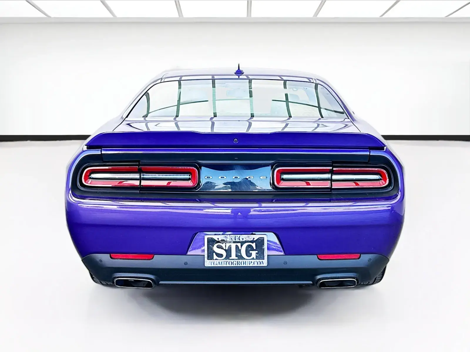 2016 Dodge Challenger SXT Plus photo 5