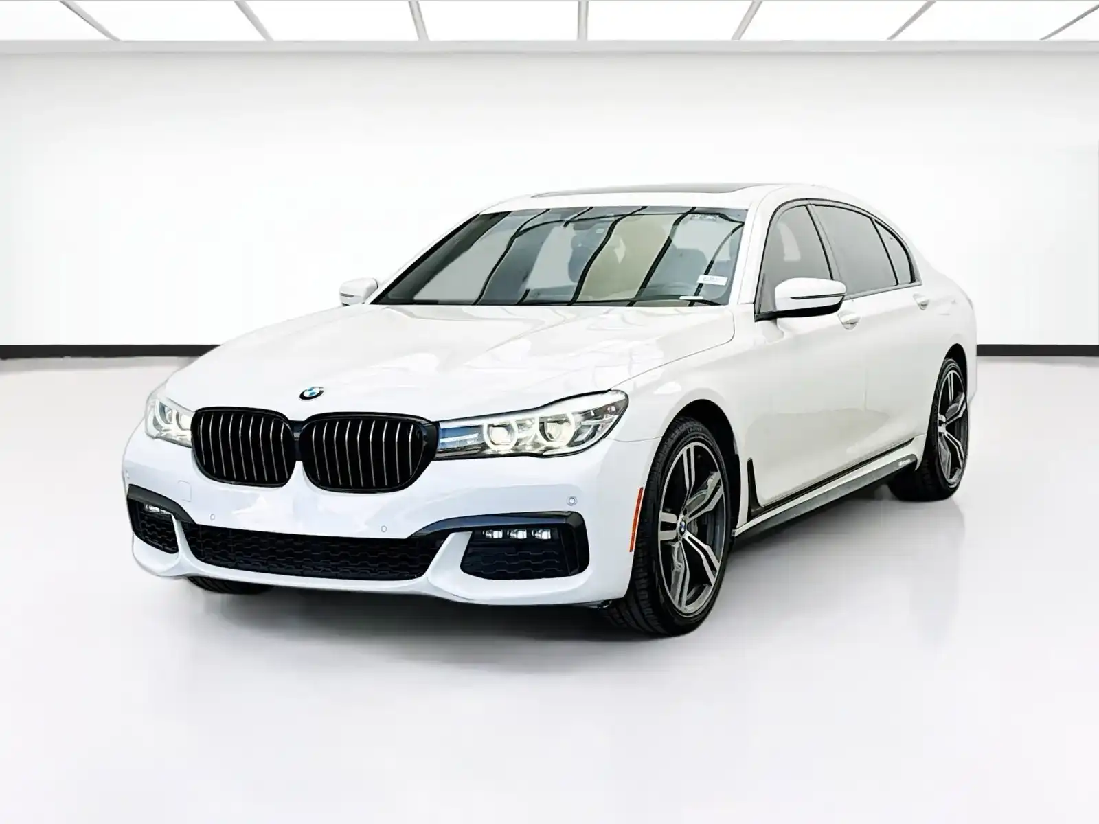 2019 BMW 7 Series 740i's photo