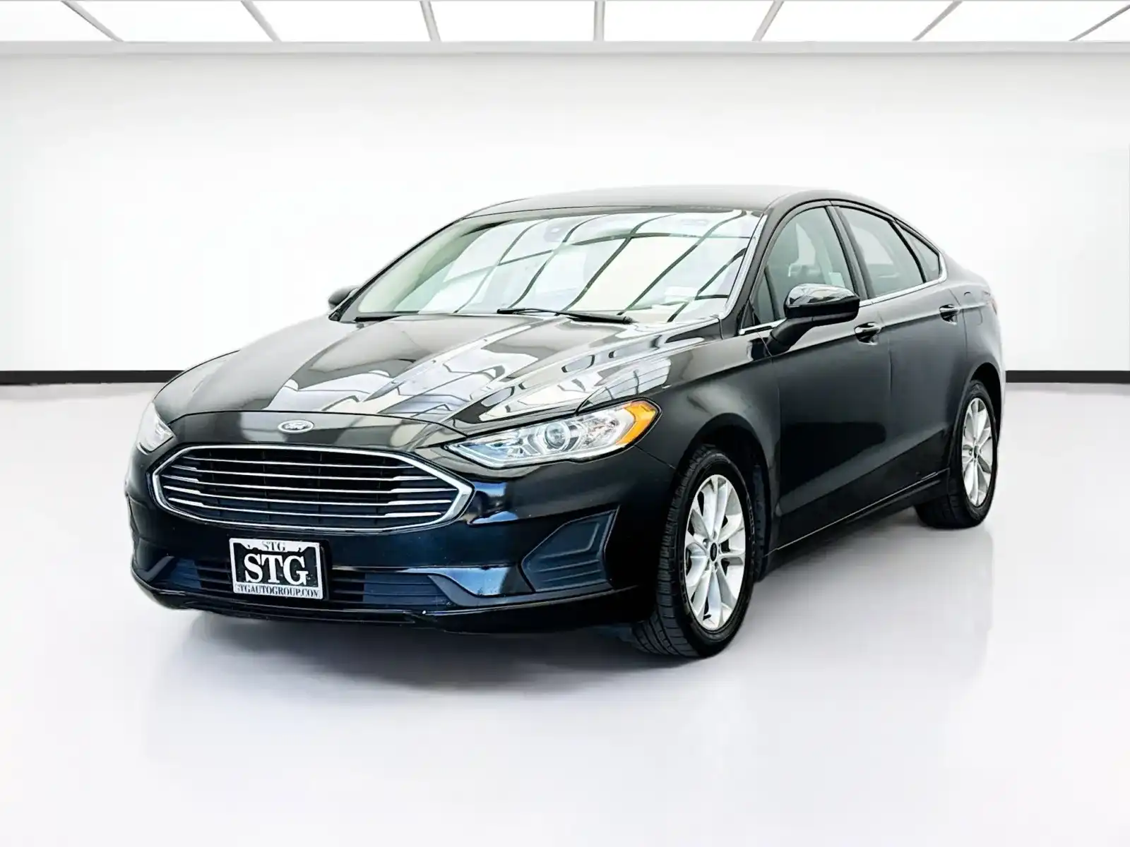 2019 Ford Fusion SE's photo