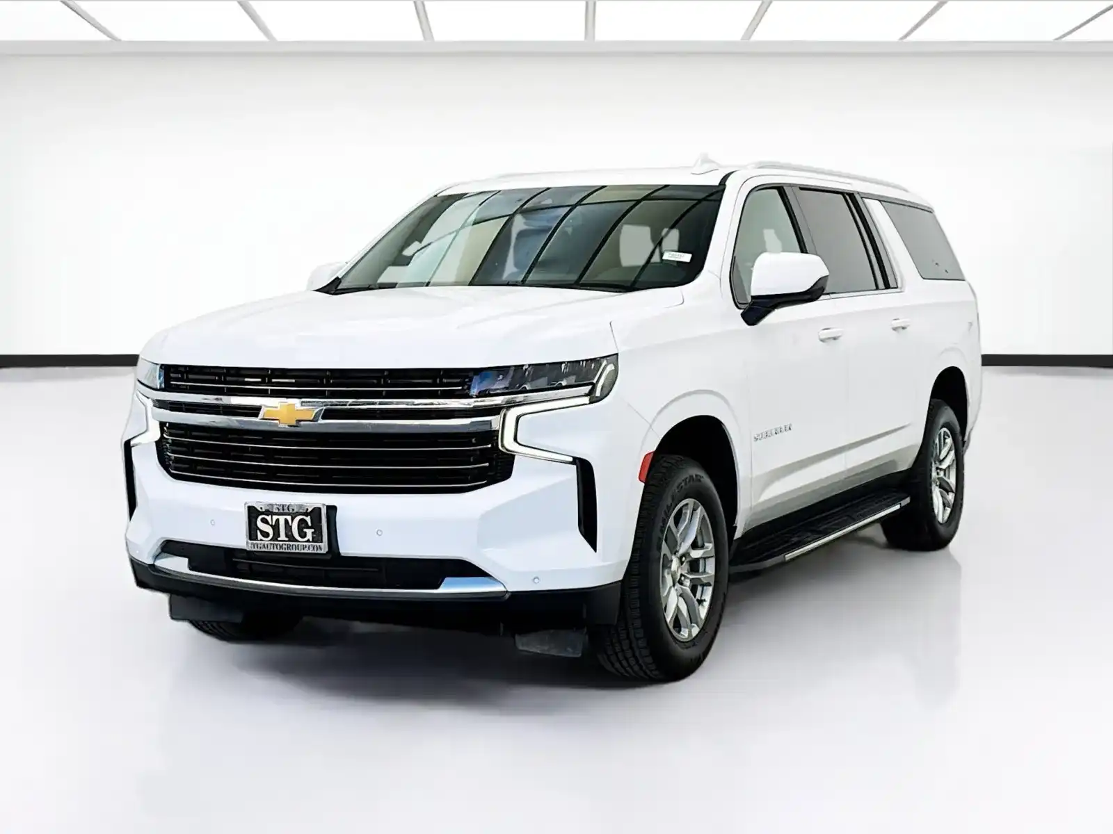 2023 Chevrolet Suburban 2WD 1500 LT's photo