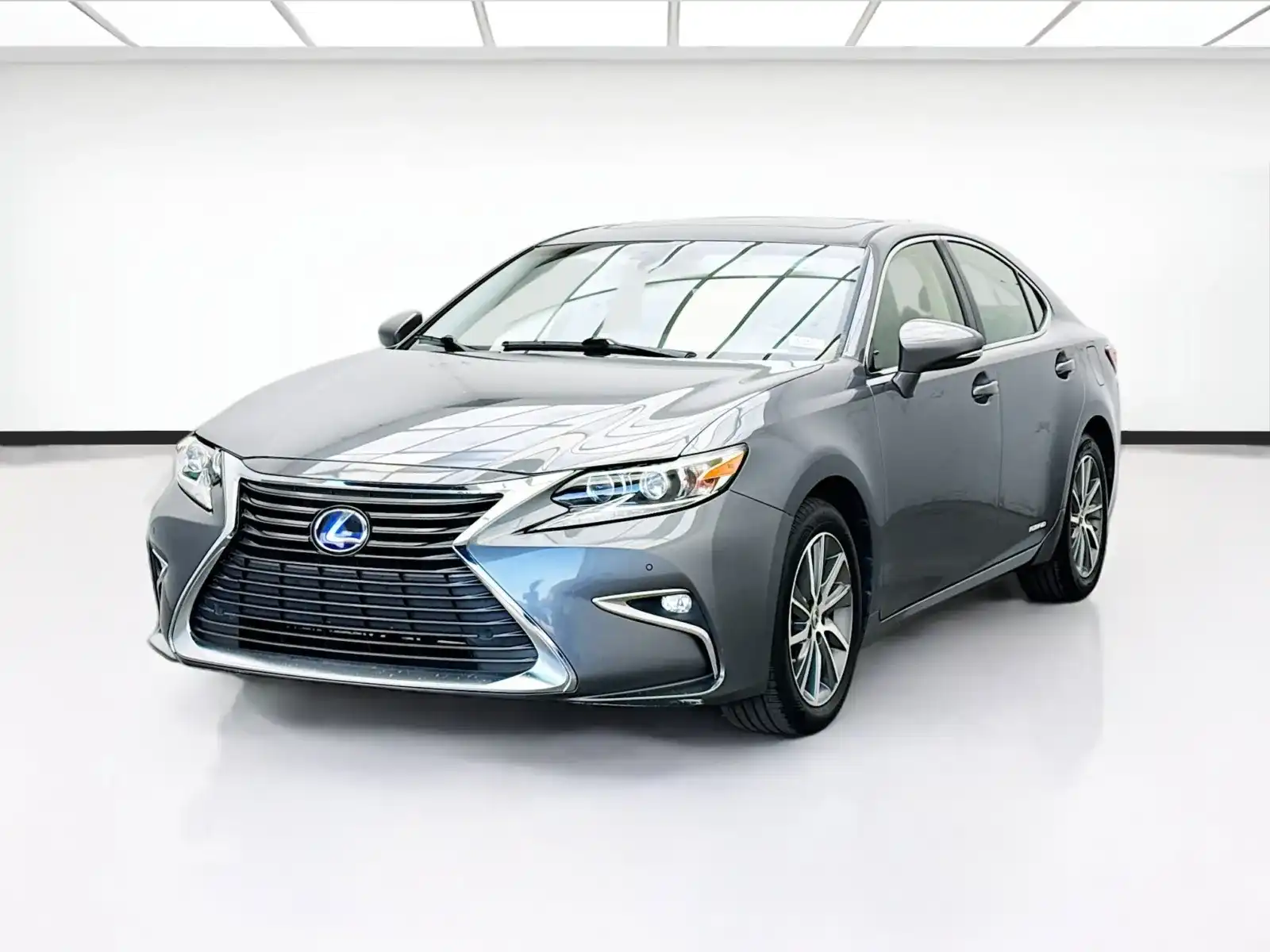 2017 Lexus ES 350 300h's photo