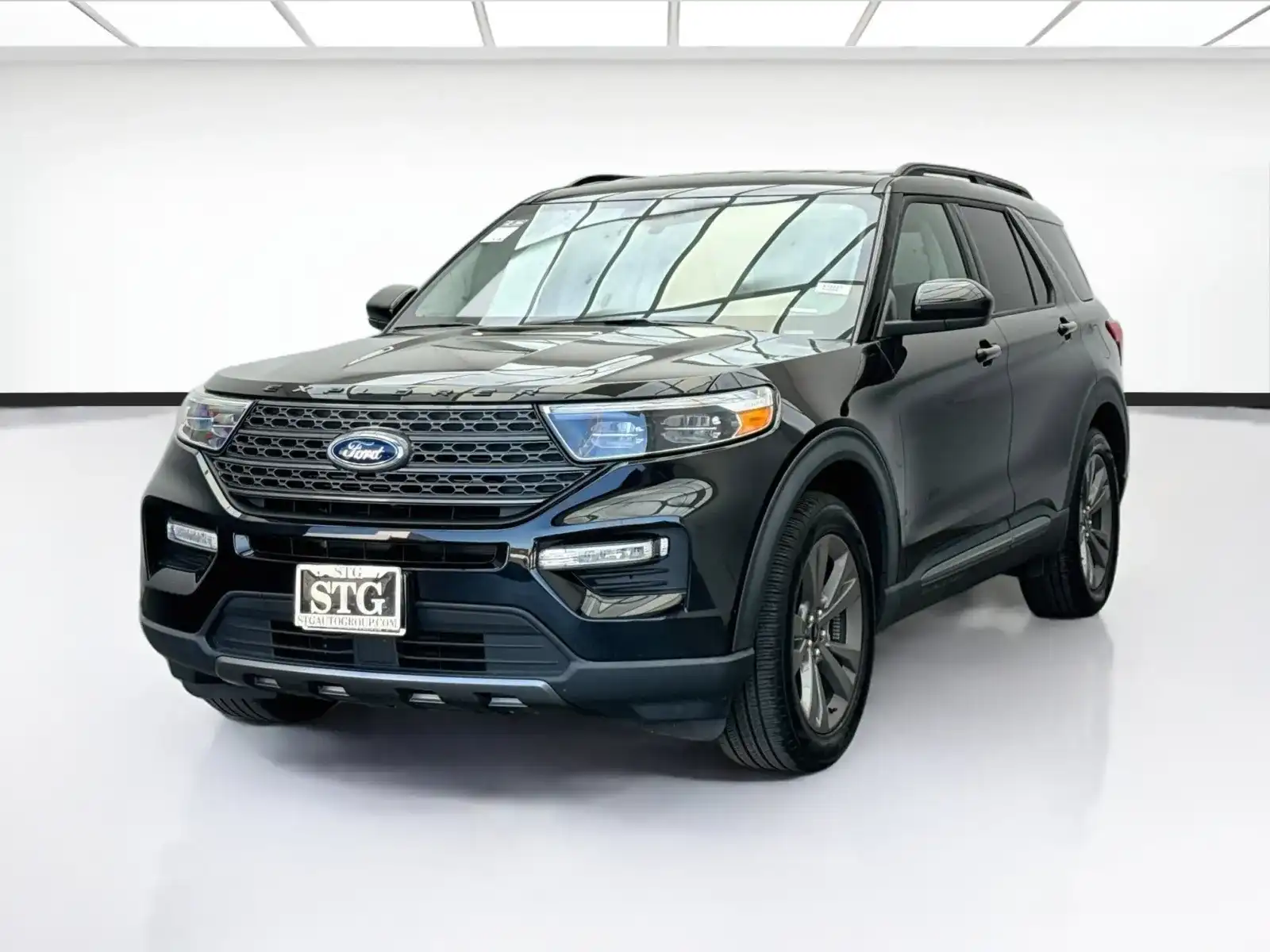 2022 Ford Explorer XLT RWD's photo