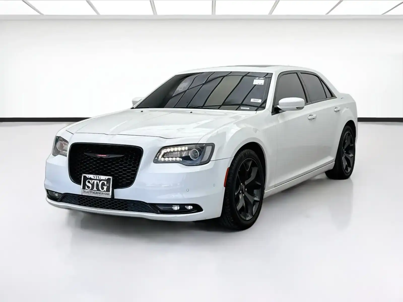 2022 Chrysler 300 S's photo