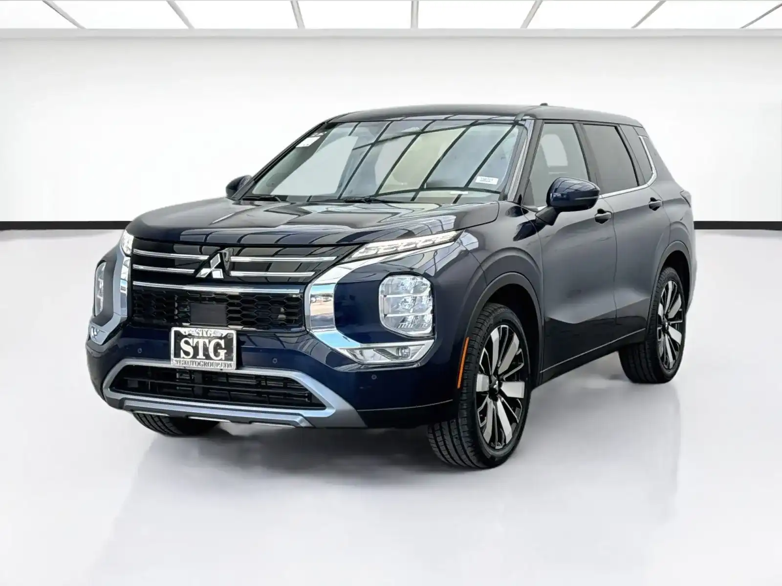 2025 Mitsubishi Outlander SE 2WD's photo