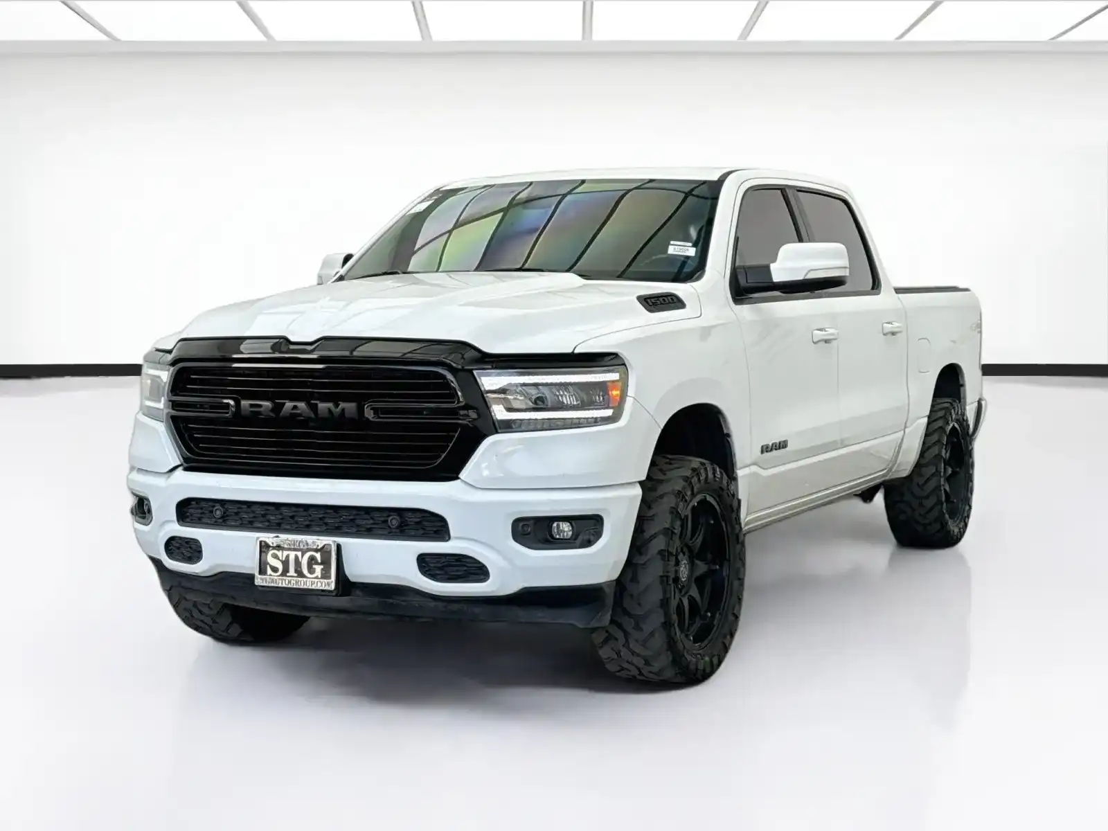 2020 RAM 1500 Big Horn/Lone Star 4x4 Crew Cab 5'7's photo