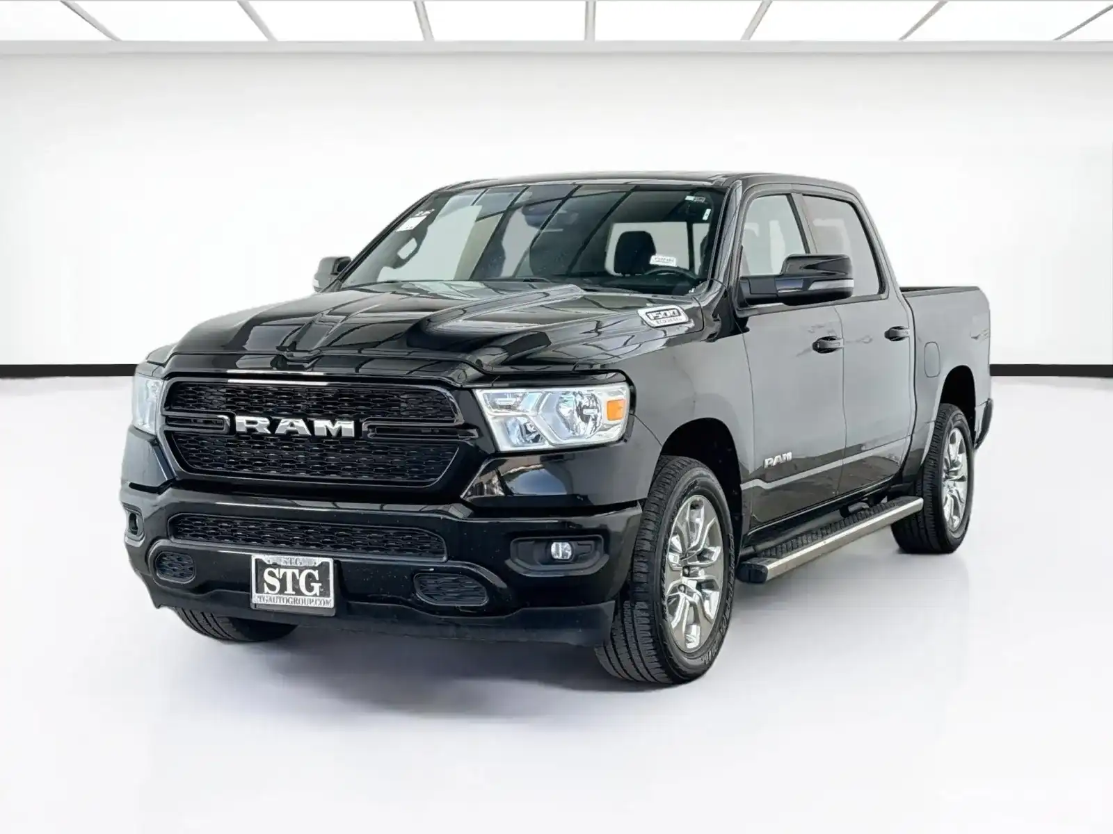 2023 RAM 1500 Big Horn/Lone Star 4x4 Crew Cab 5'7's photo