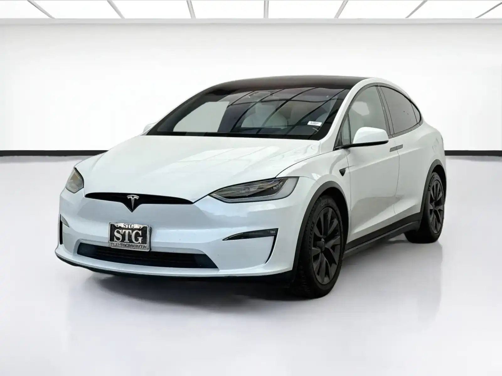 2023 Tesla Model X Long Range's photo
