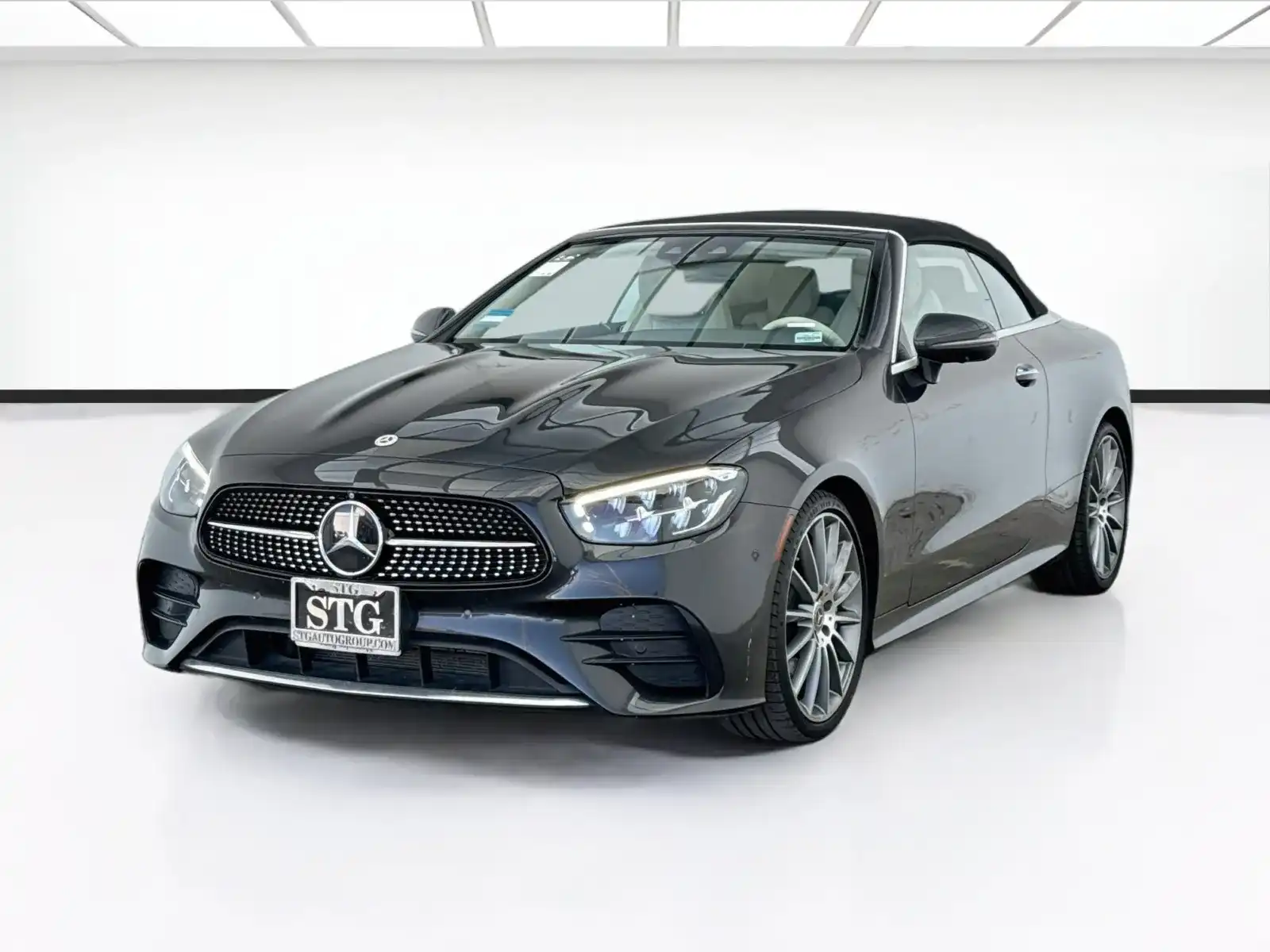 2023 Mercedes-Benz E-Class E450 Cabriolet's photo