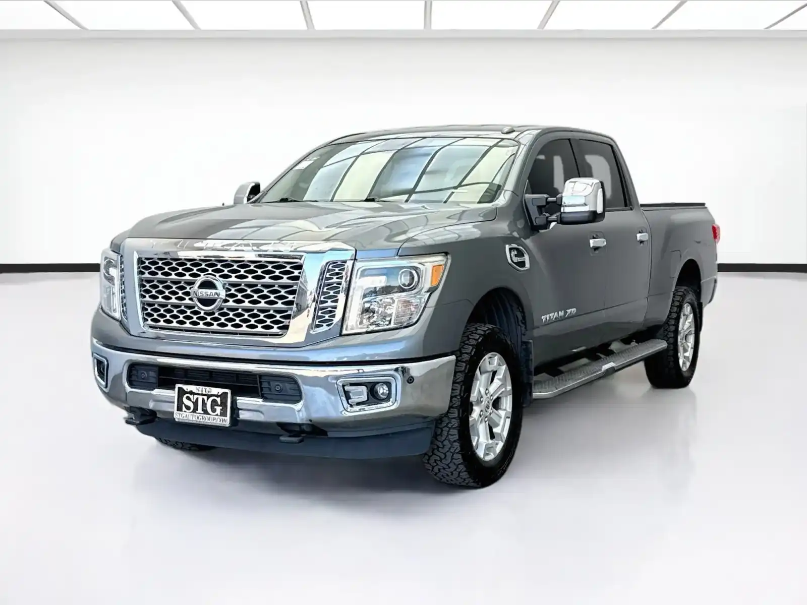 2016 Nissan Titan XD SL Diesel Crew Cab 4WD SWB's photo
