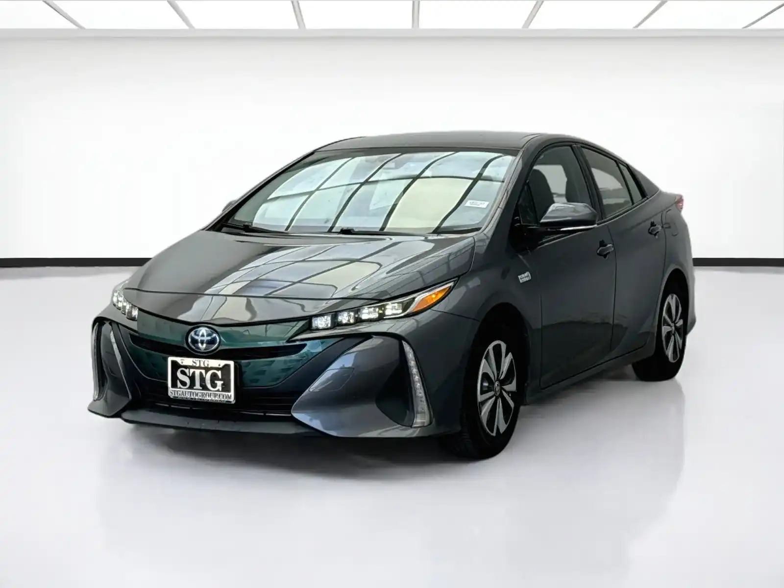 2019 Toyota Prius Prime Plus's photo