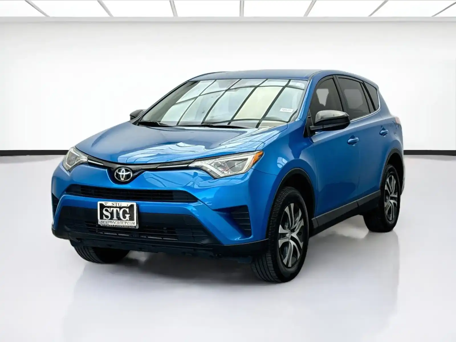 2018 Toyota RAV4 LE's photo