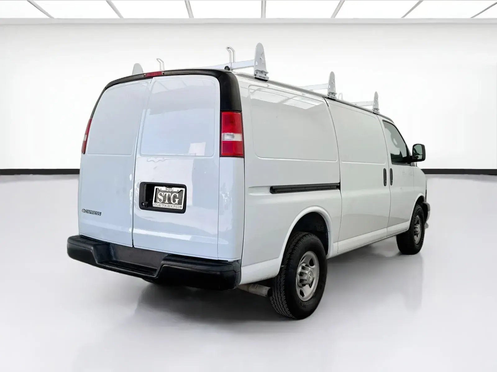 2021 Chevrolet Express Work Van HD 2500 photo 4