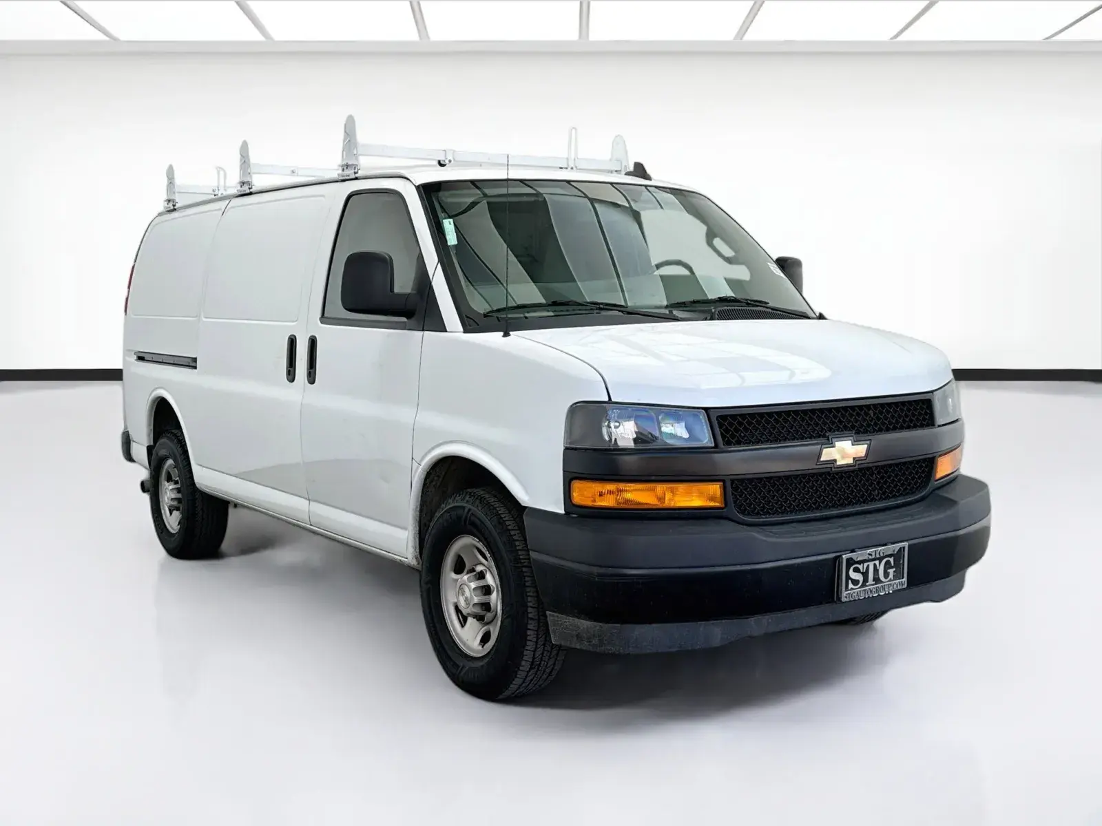 2021 Chevrolet Express Work Van HD 2500 photo 3