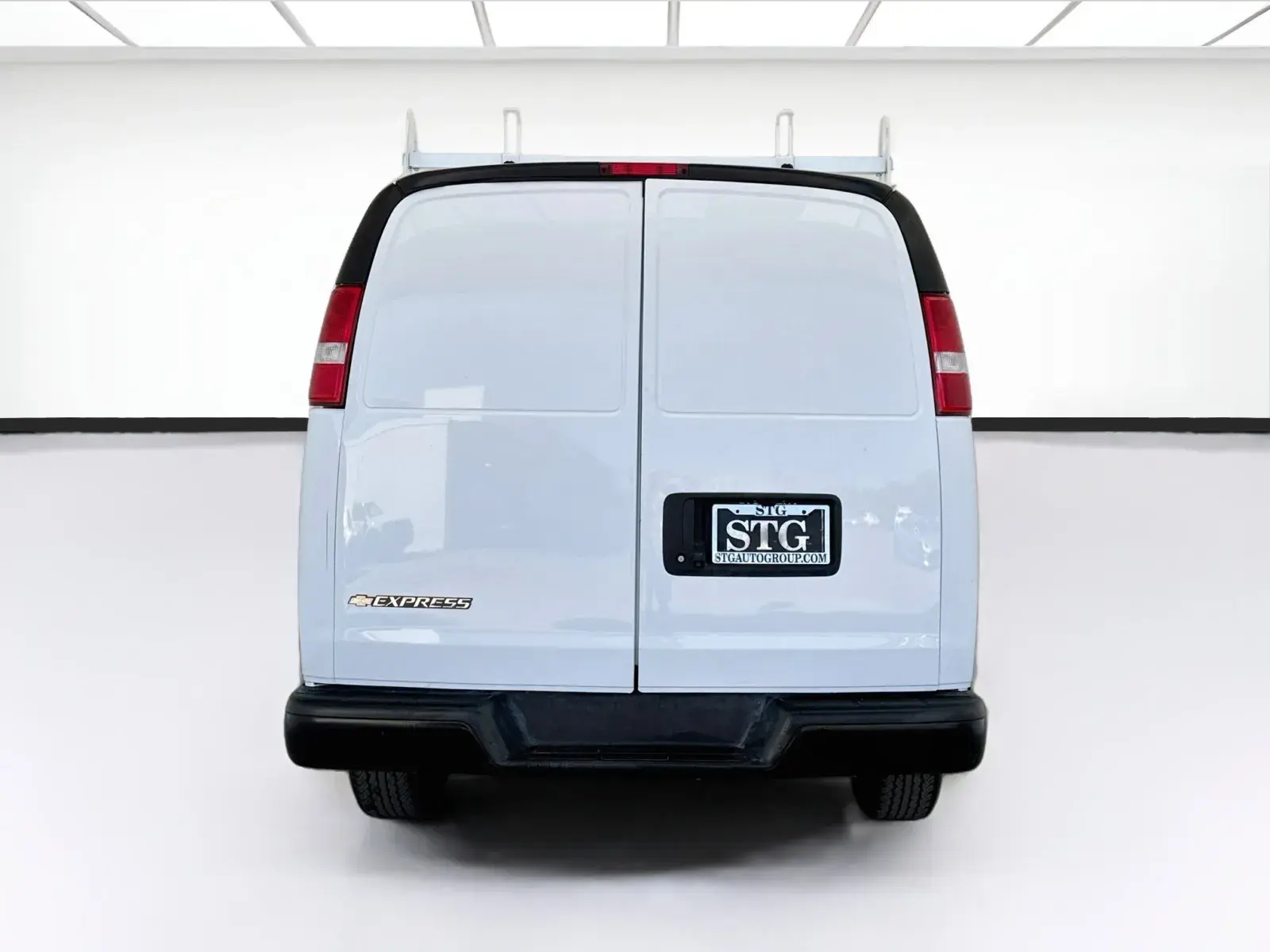 2021 Chevrolet Express Work Van HD 2500 photo 5