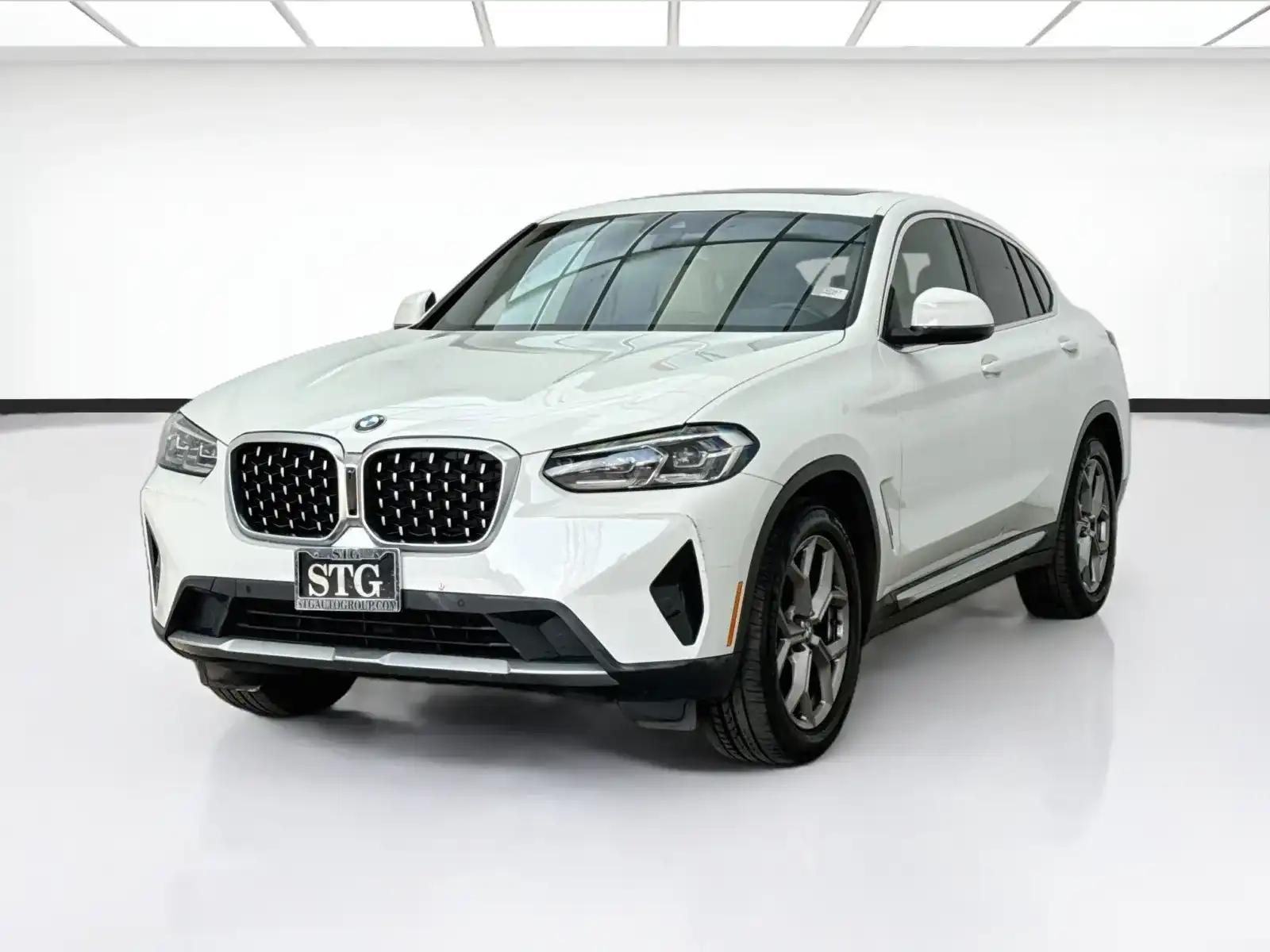 2022 BMW X4 xDrive30i's photo