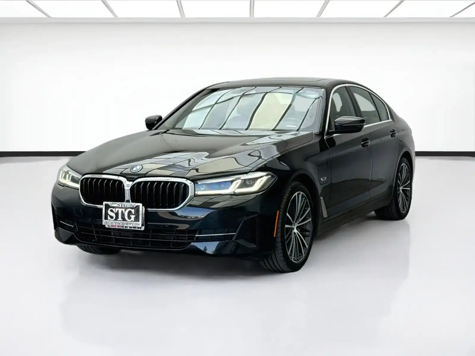 2023 BMW 5 Series 530e Sedan iPerformance's photo