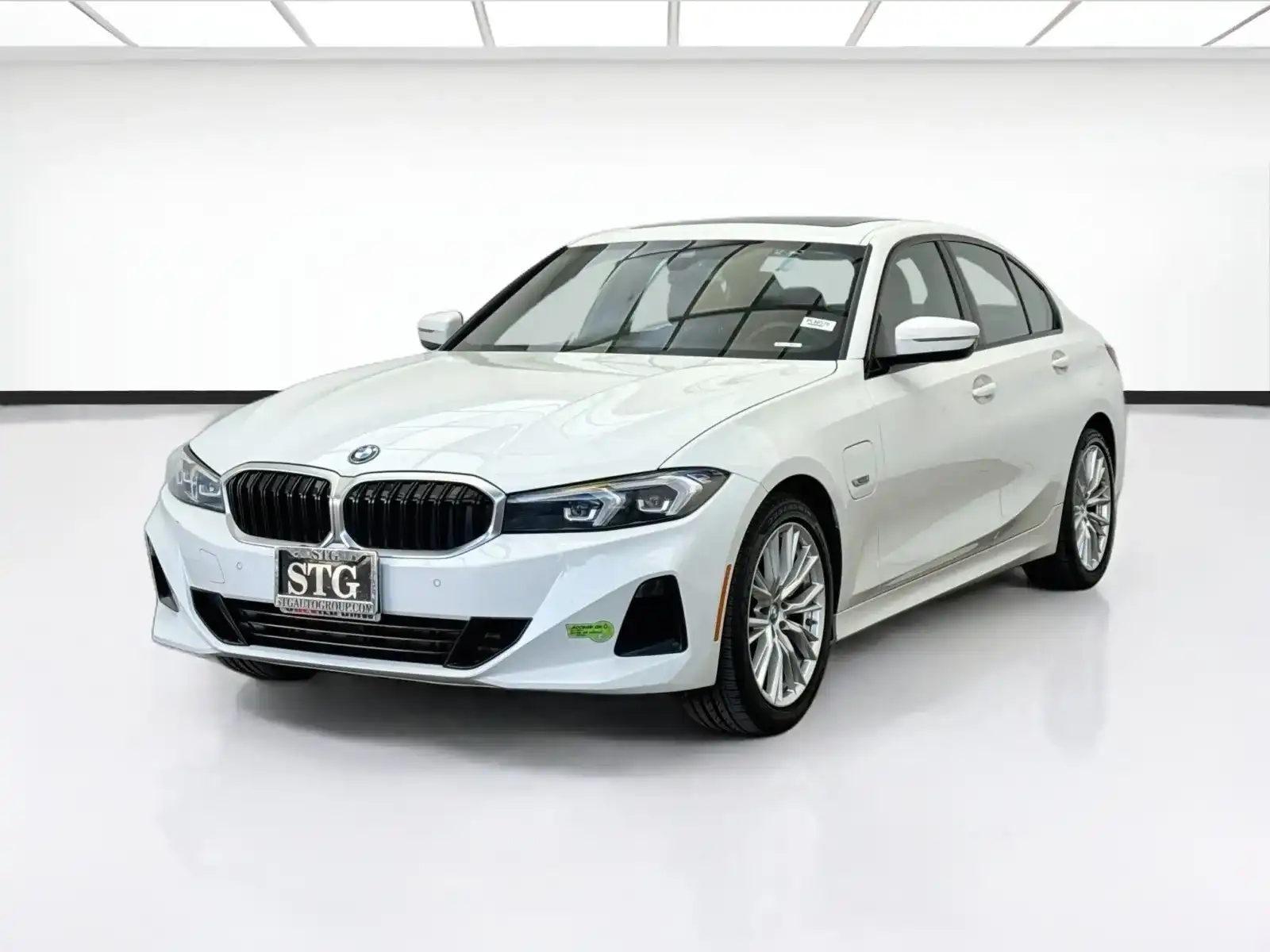 2023 BMW 3 Series 330e Sedan's photo