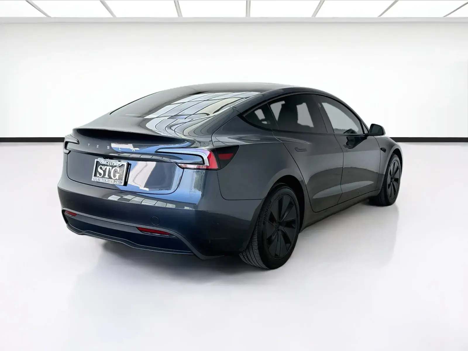 2025 Tesla Model 3 Long Range photo 4