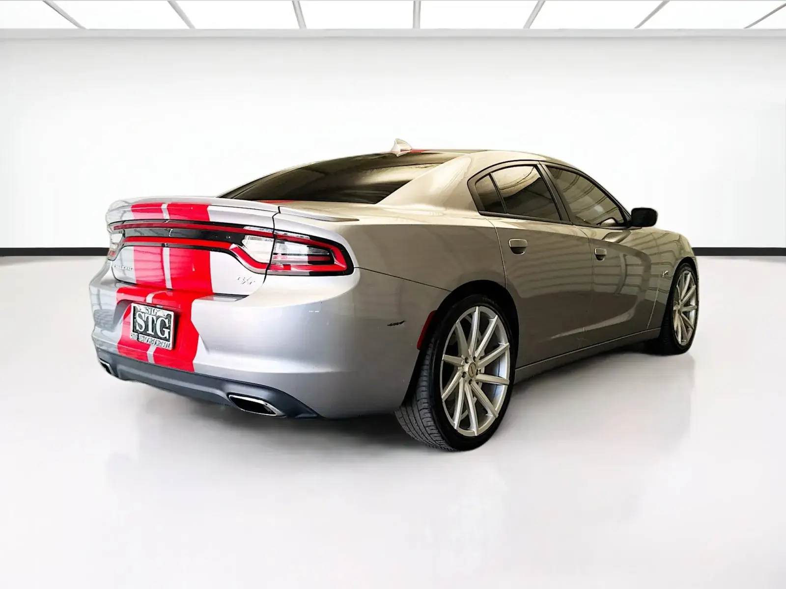2017 Dodge Charger R/T photo 4