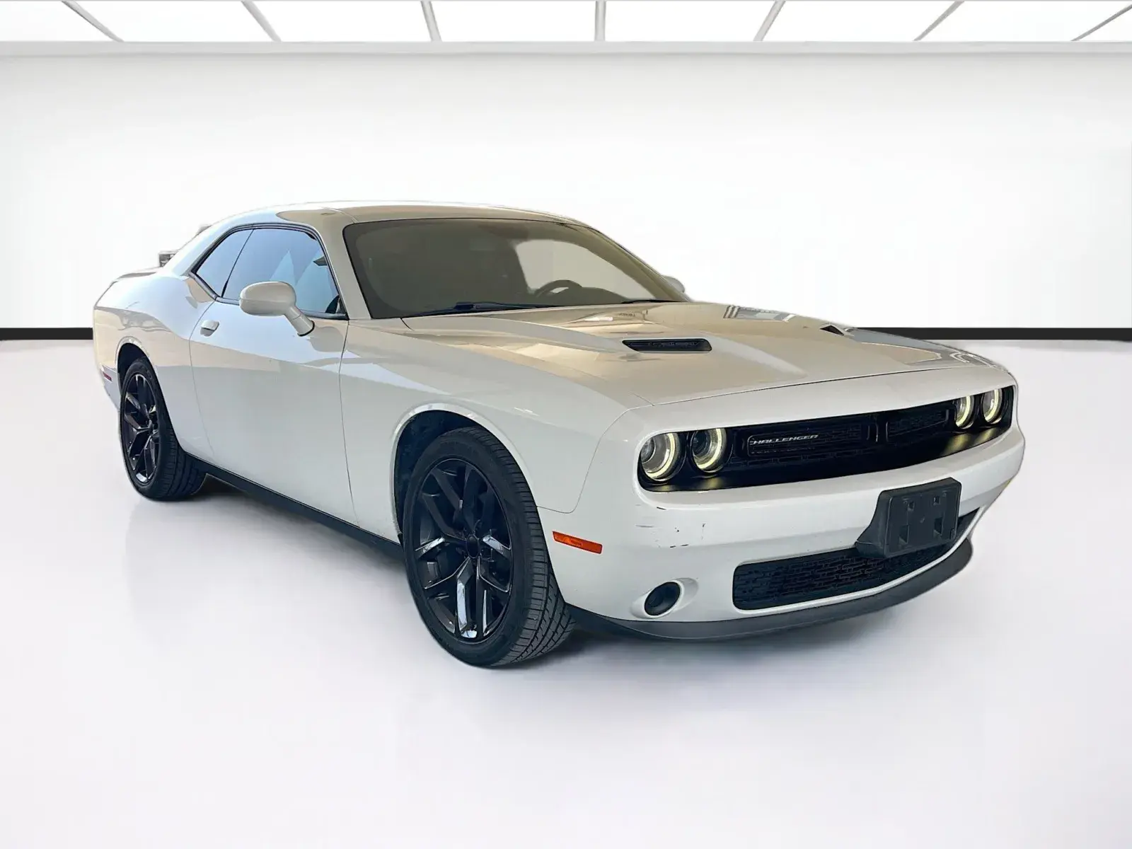 2019 Dodge Challenger SXT Auto photo 3