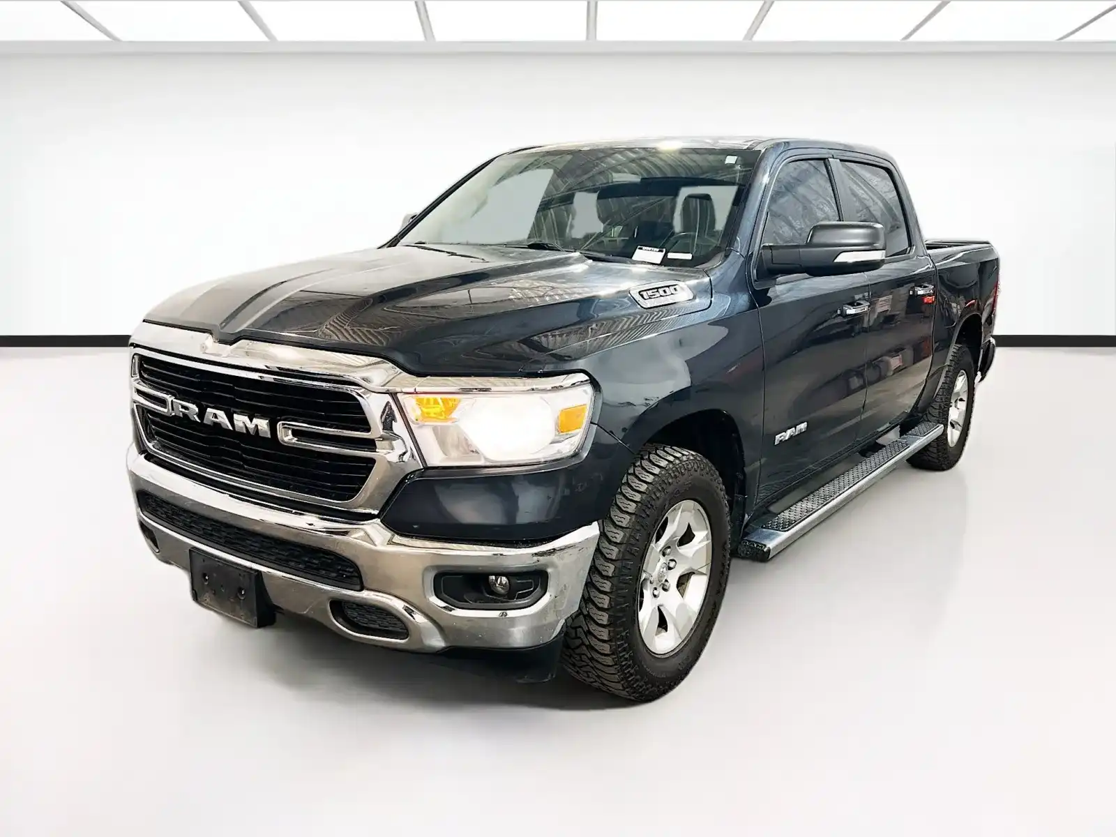 2019 RAM 1500 Big Horn/Lone Star 4x4 Crew Cab 5'7's photo