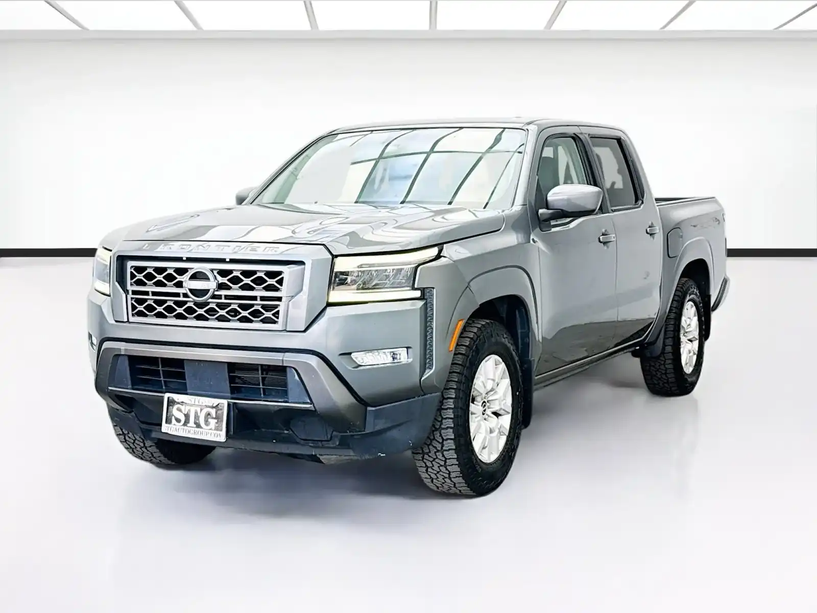 2022 Nissan Frontier SV Crew Cab 4X2 SWB's photo