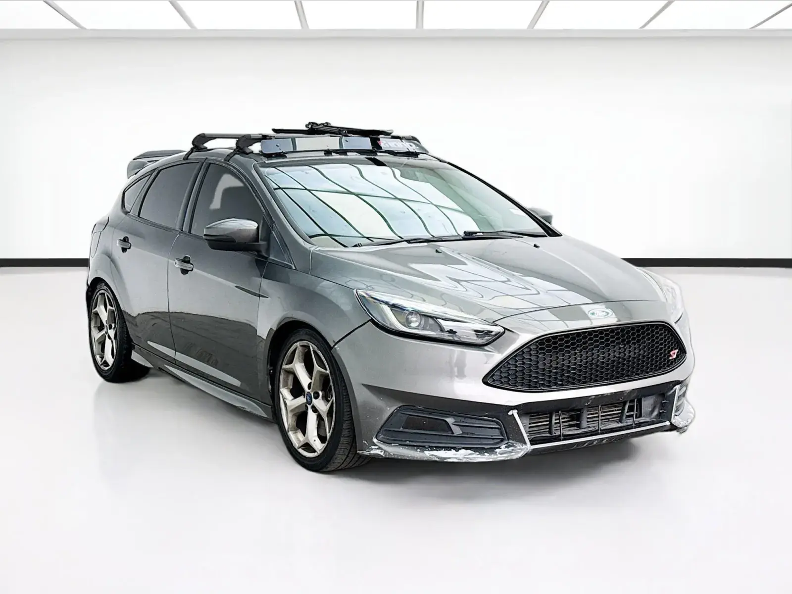 2016 Ford Focus 5 Door Hatch ST photo 3